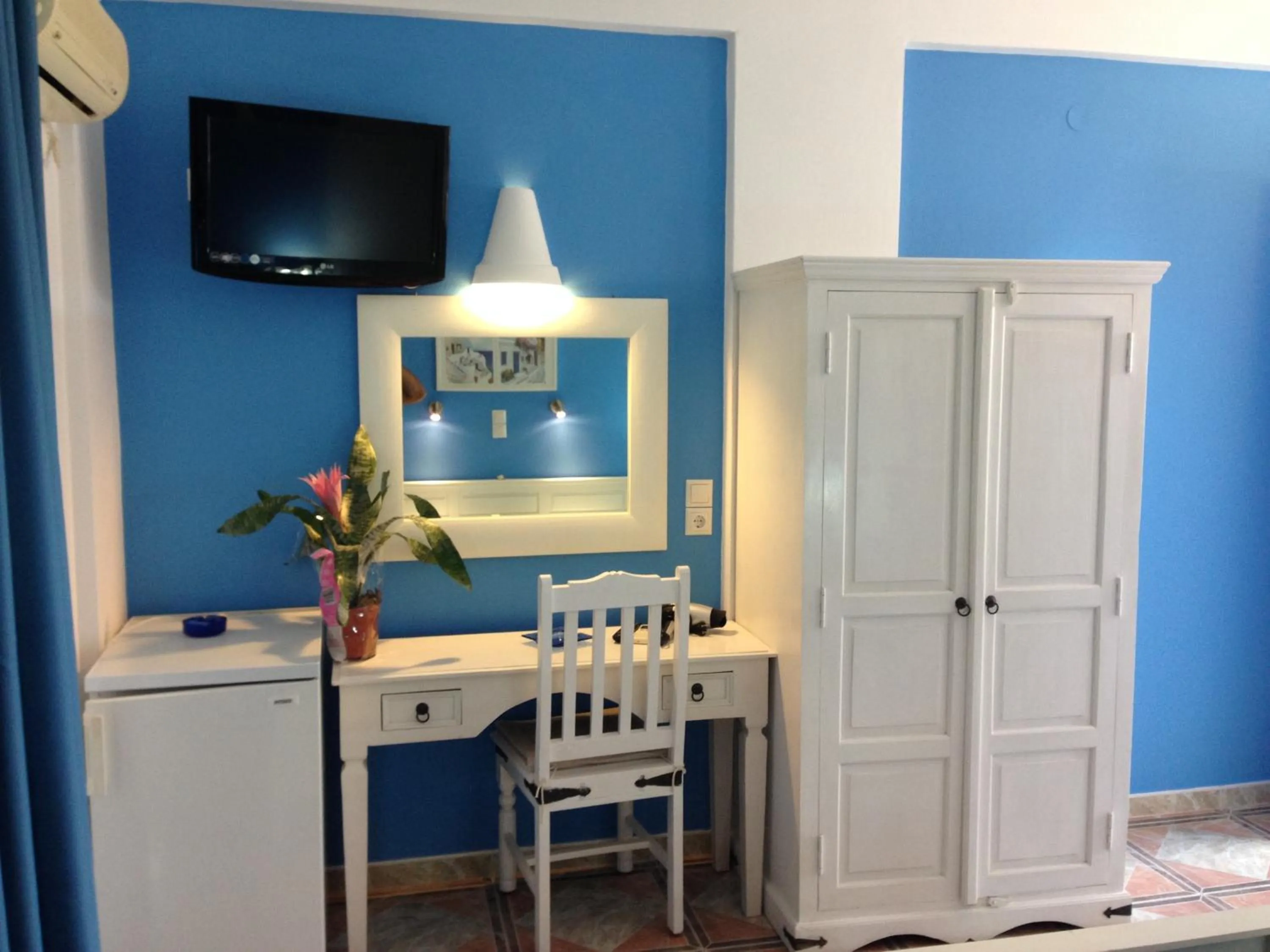 TV and multimedia in Villa Michalis