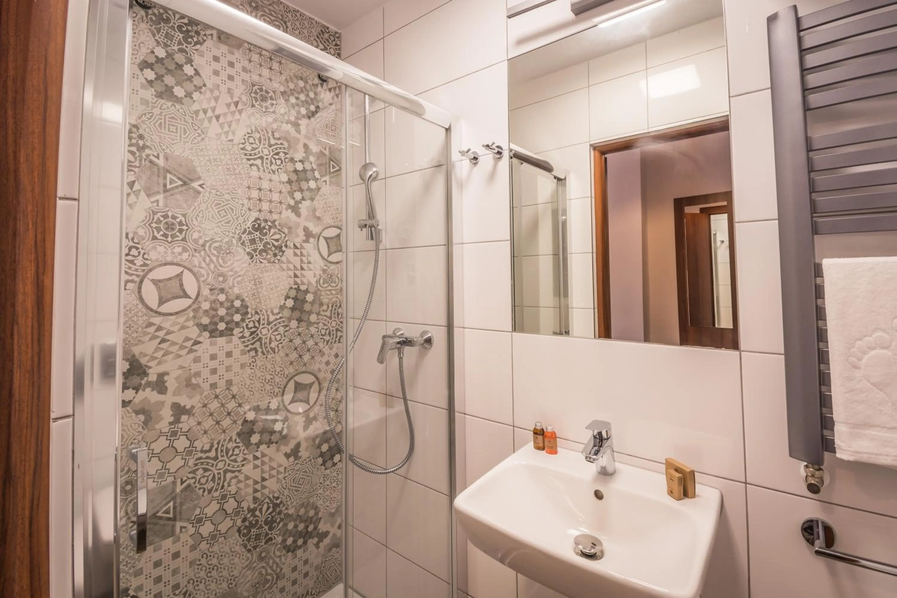 Shower in Hotel Lavender