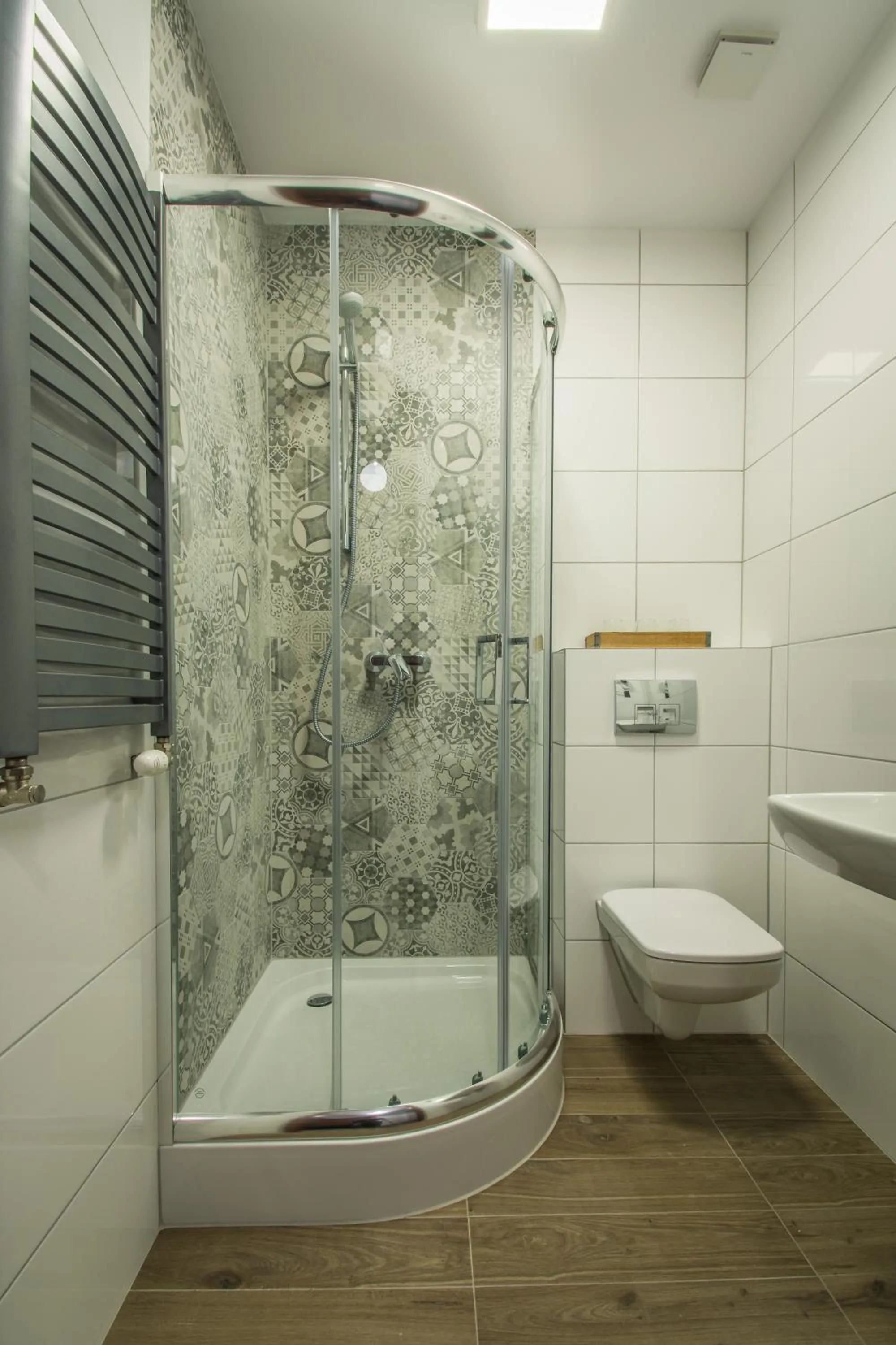 Shower in Hotel Lavender