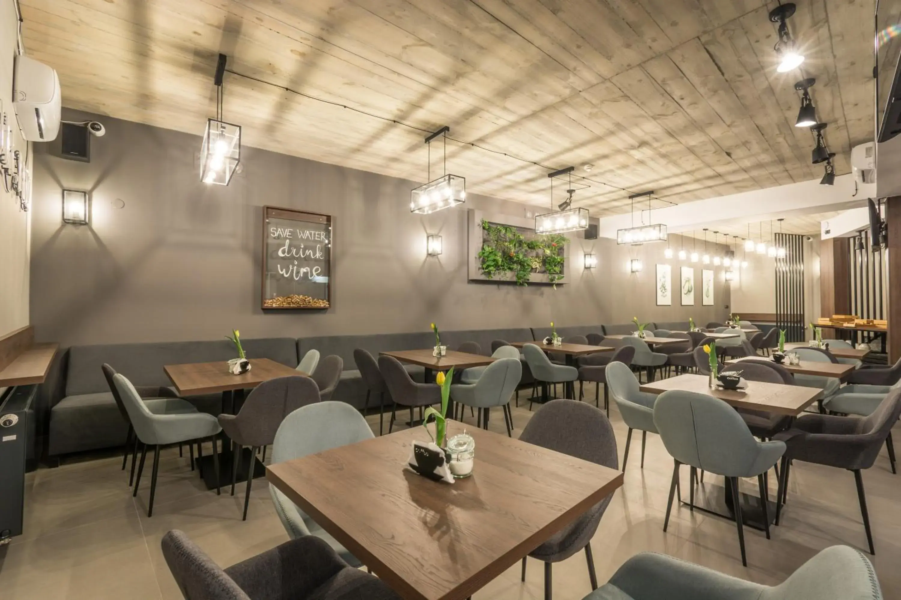 Restaurant/places to eat in Hotel Lavender Restaurant/places to eat in Hotel Lavender