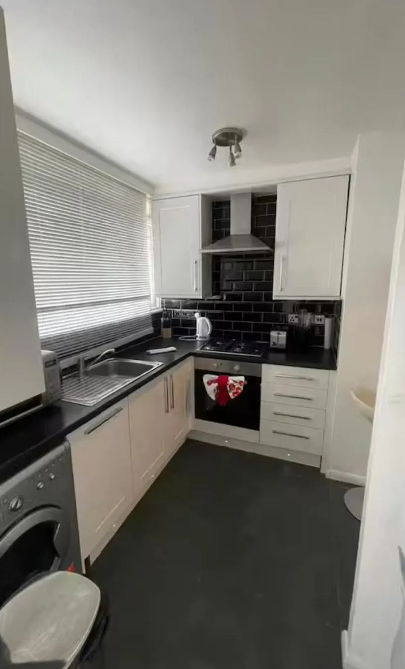 Kitchen or kitchenette in Canary Wharf - Luxury Apartments