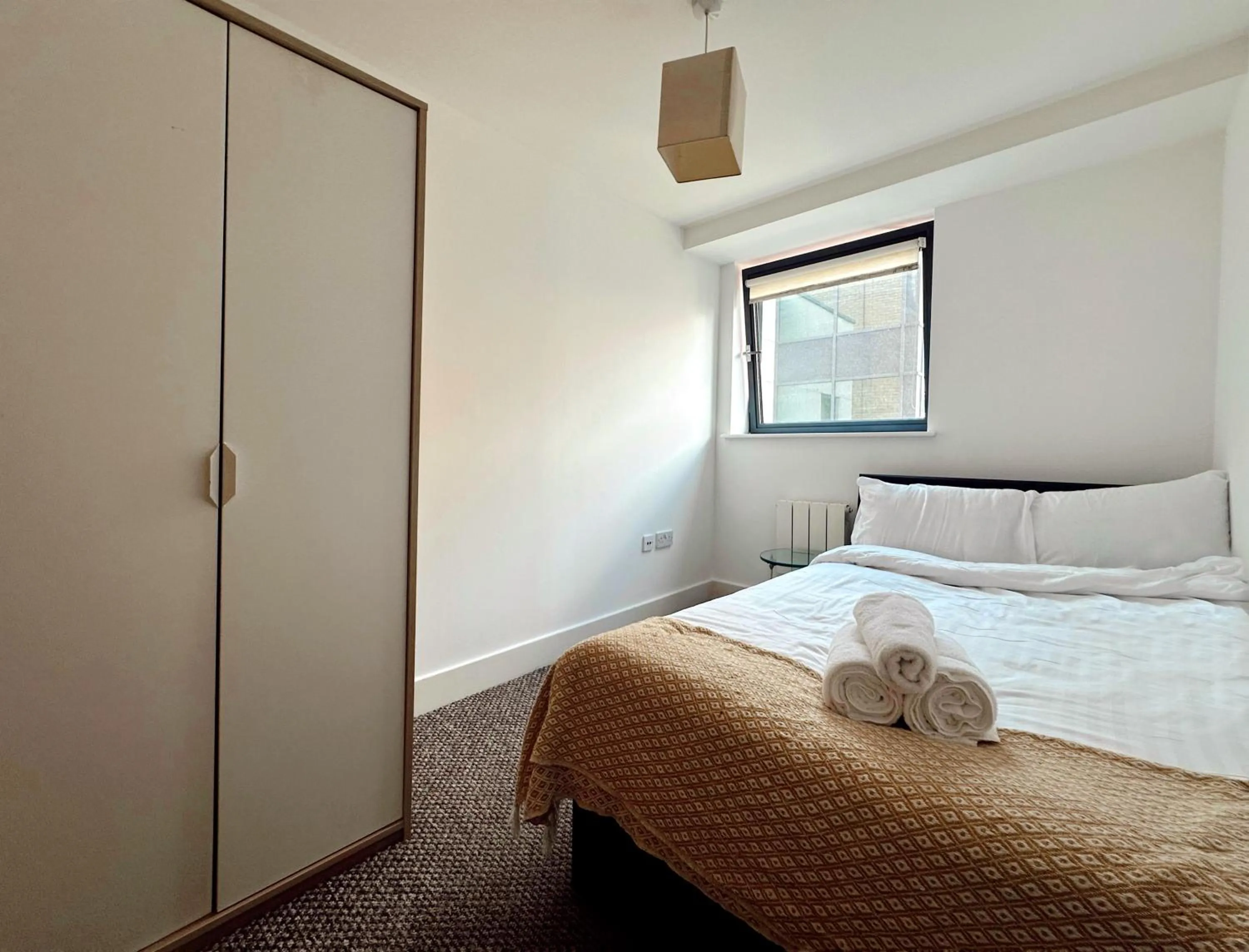 Bed in Canary Wharf - Luxury Apartments