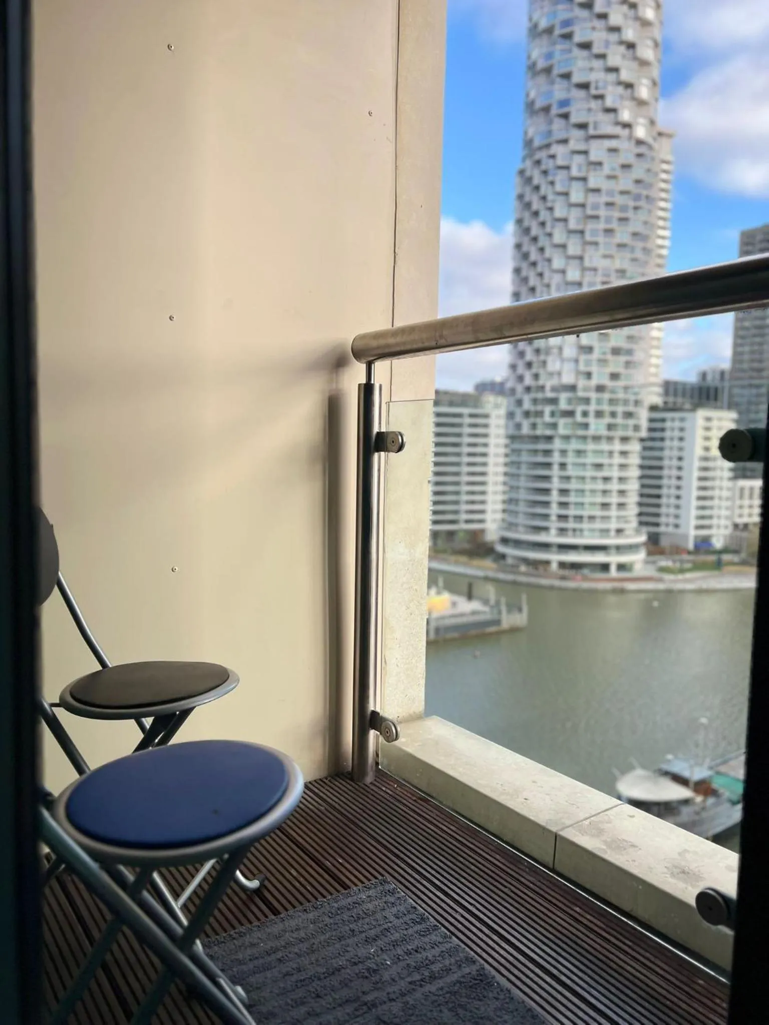 Balcony/Terrace in Canary Wharf - Luxury Apartments