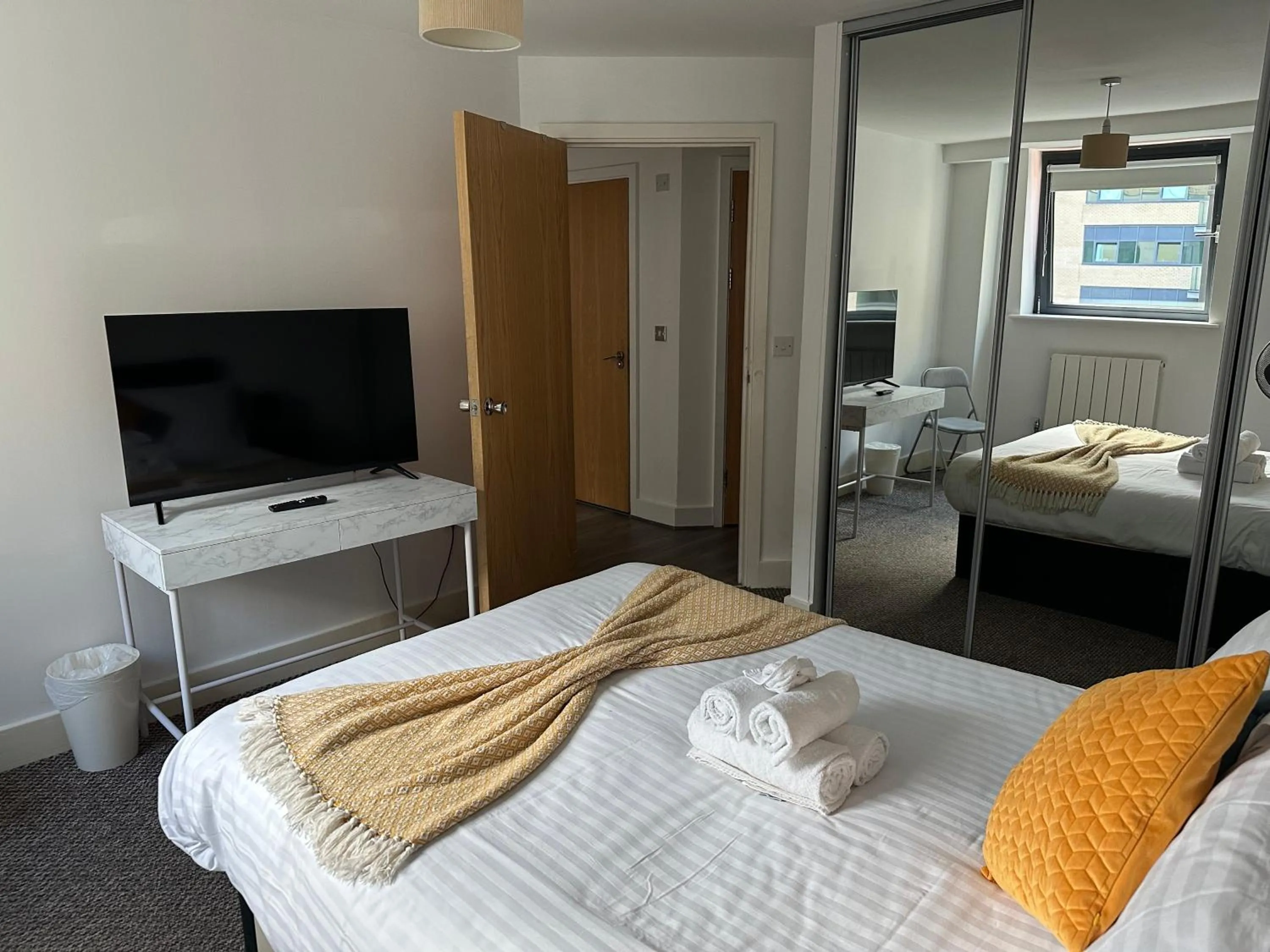 Bed in Canary Wharf - Luxury Apartments