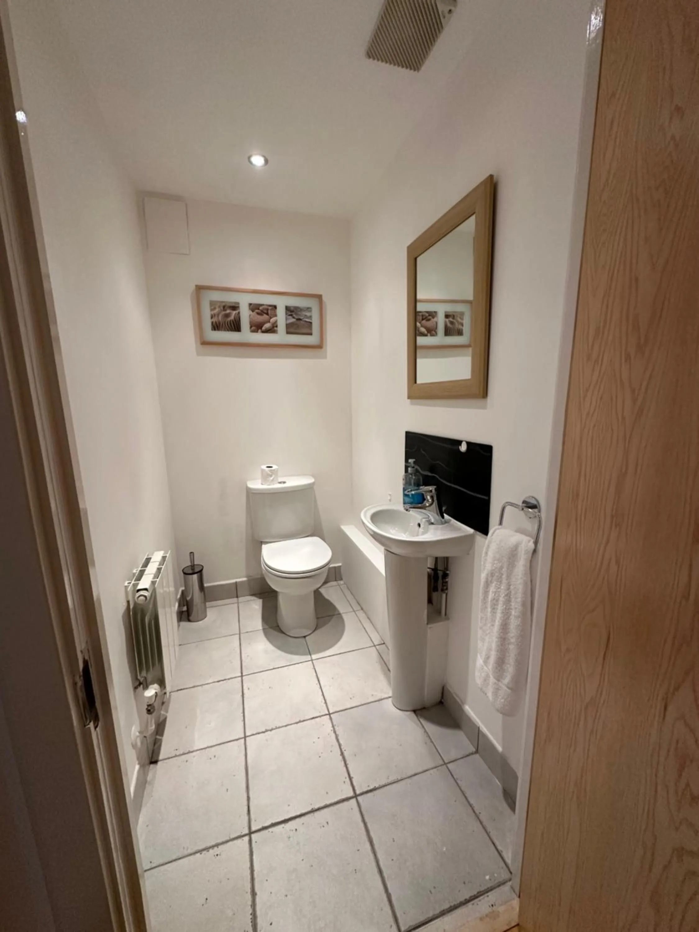 Toilet in Canary Wharf - Luxury Apartments