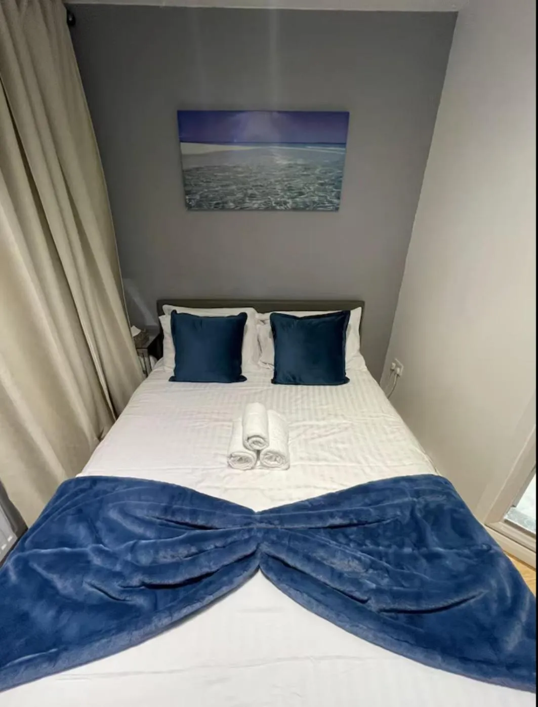 Bed in Canary Wharf - Luxury Apartments