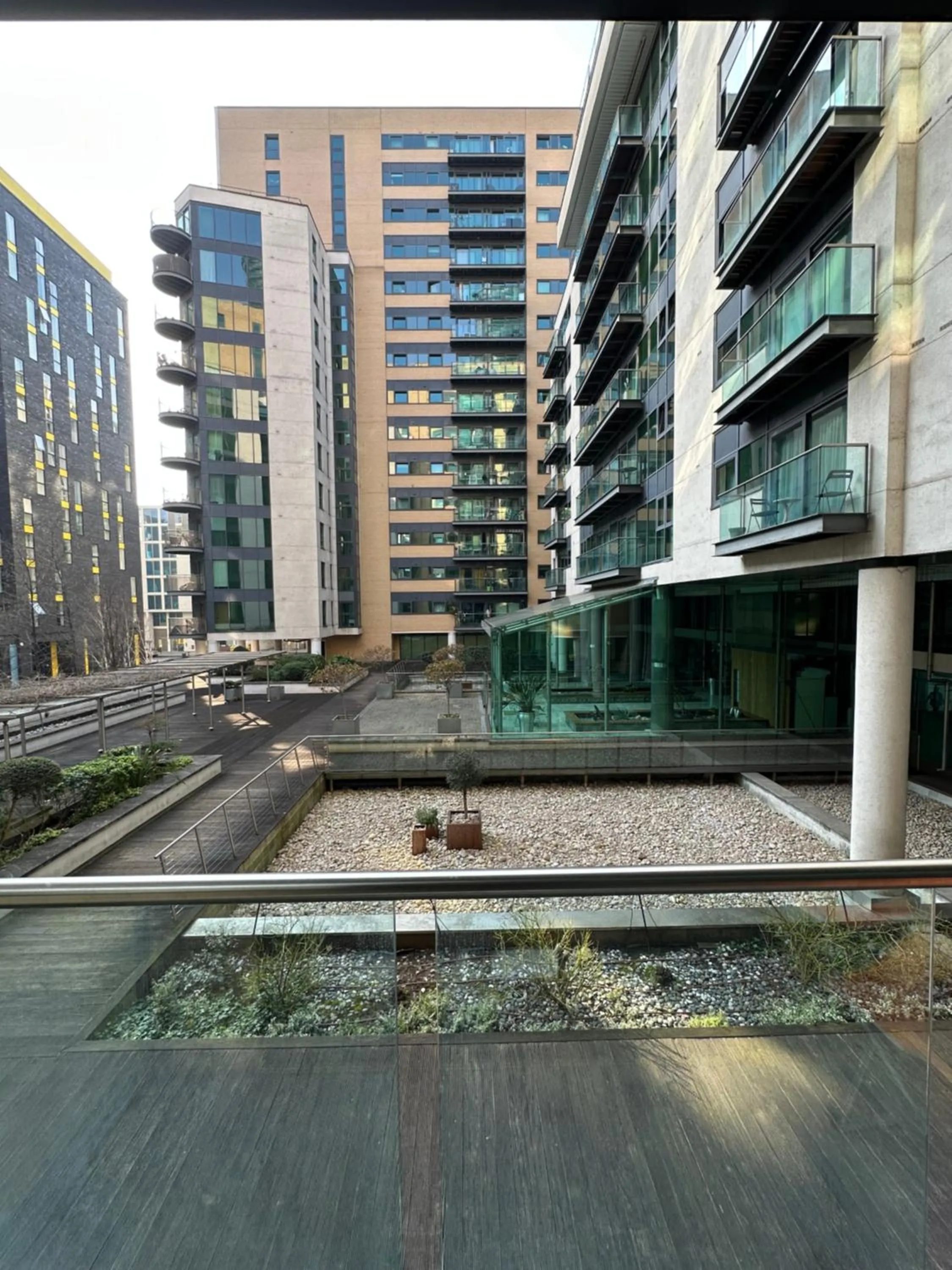 Property building in Canary Wharf - Luxury Apartments