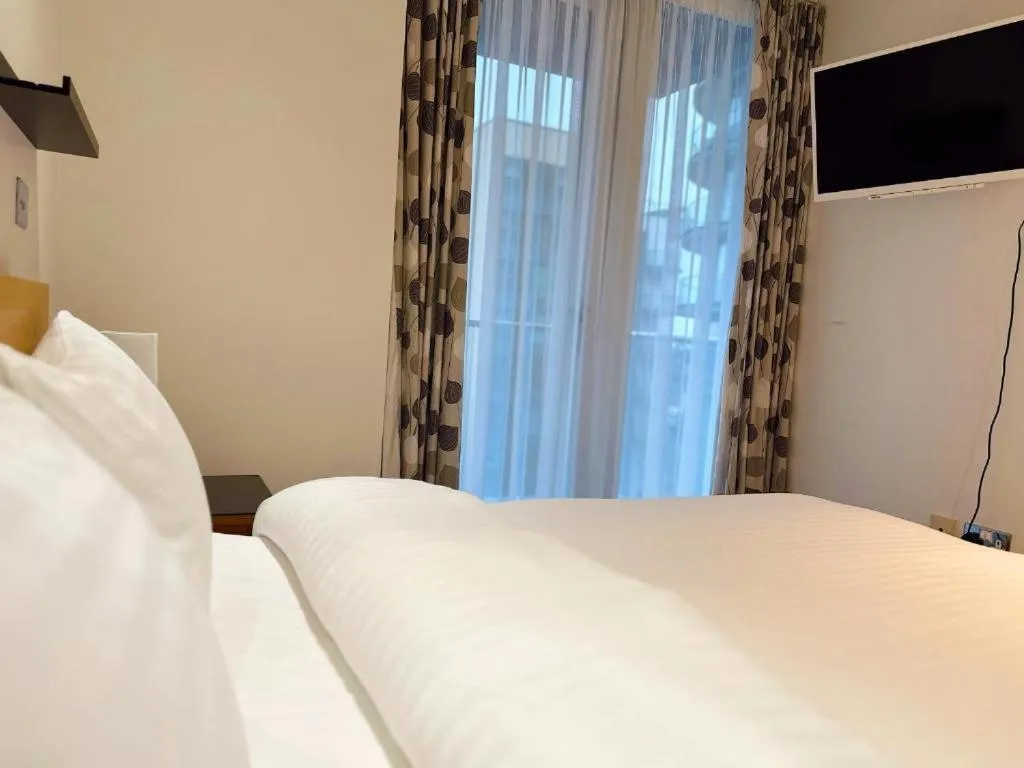 Bed in Canary Wharf - Luxury Apartments