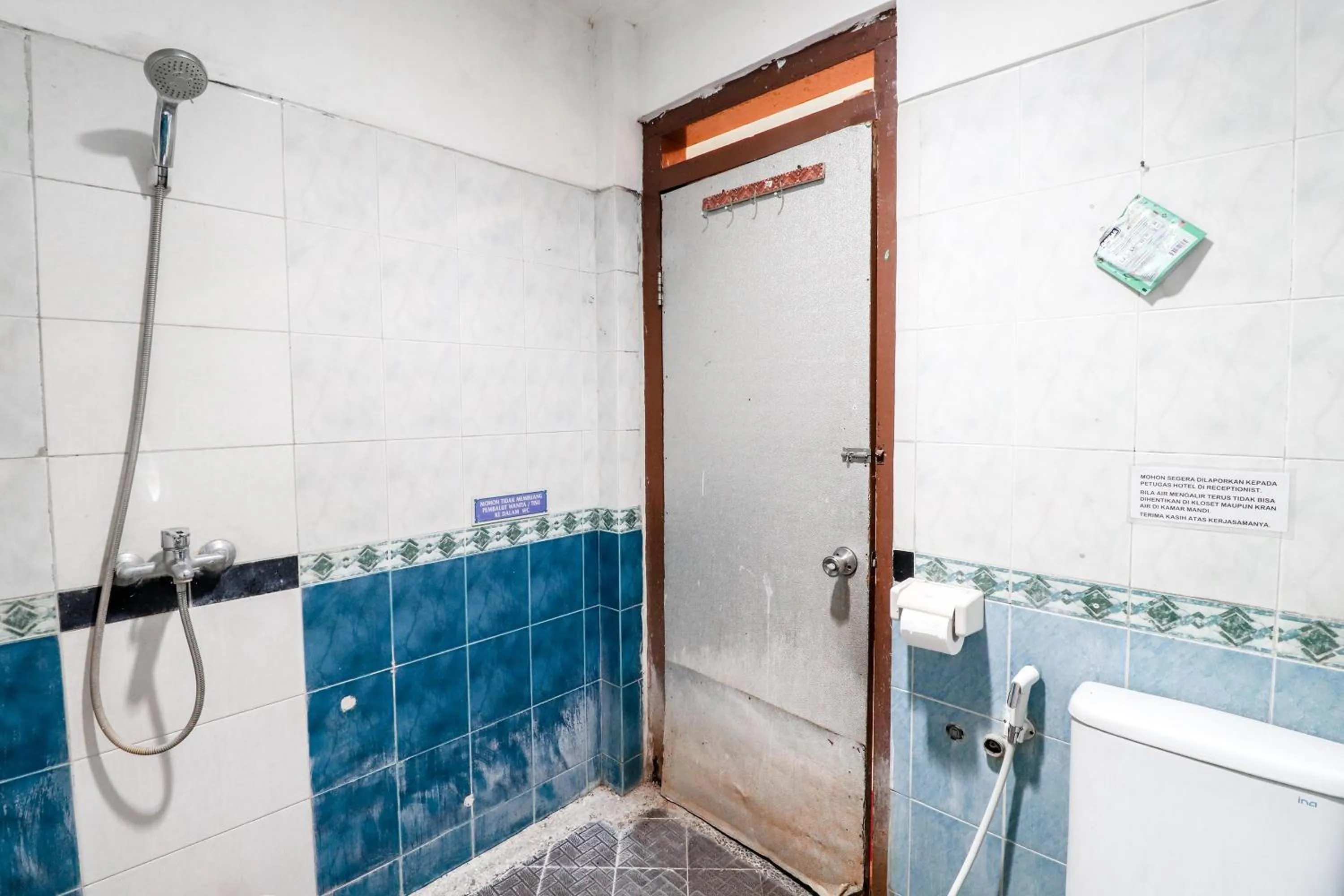 Bathroom in Hotel Limaran 1