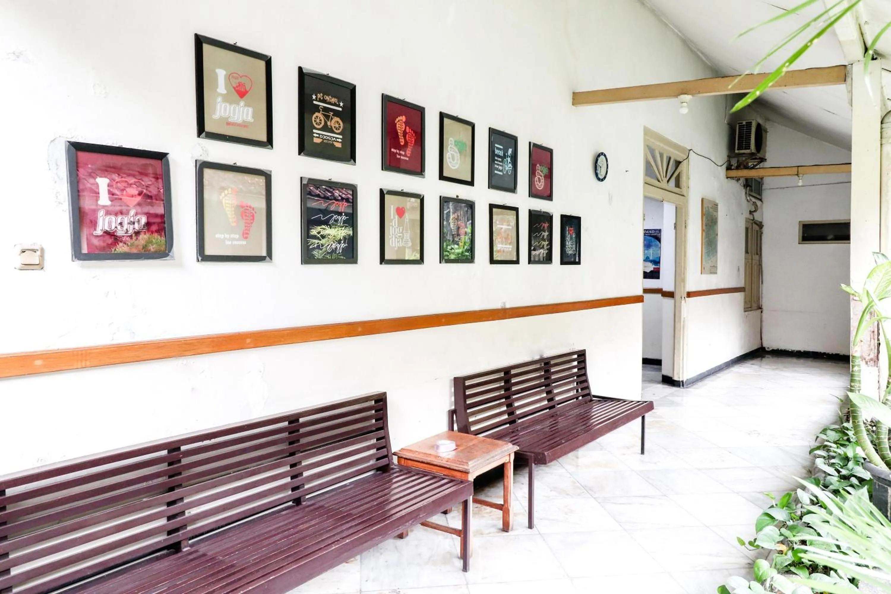 Seating area in Hotel Limaran 1