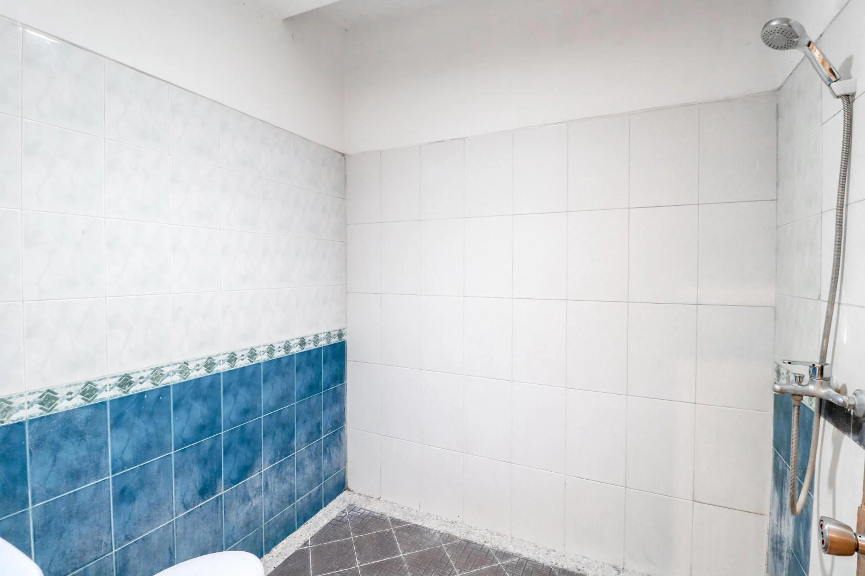 Bathroom in Hotel Limaran 1