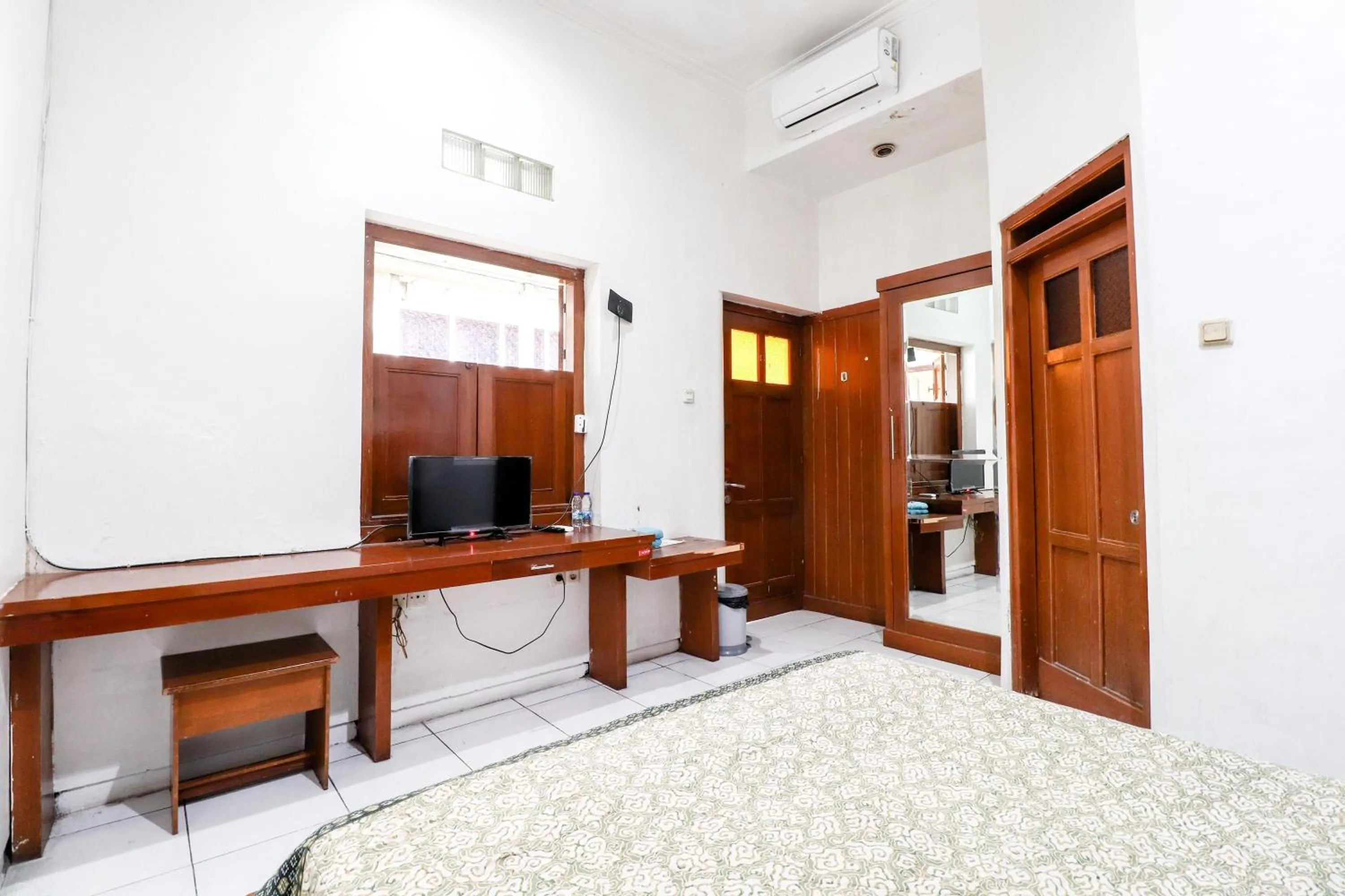 Bedroom, Bed in Hotel Limaran 1