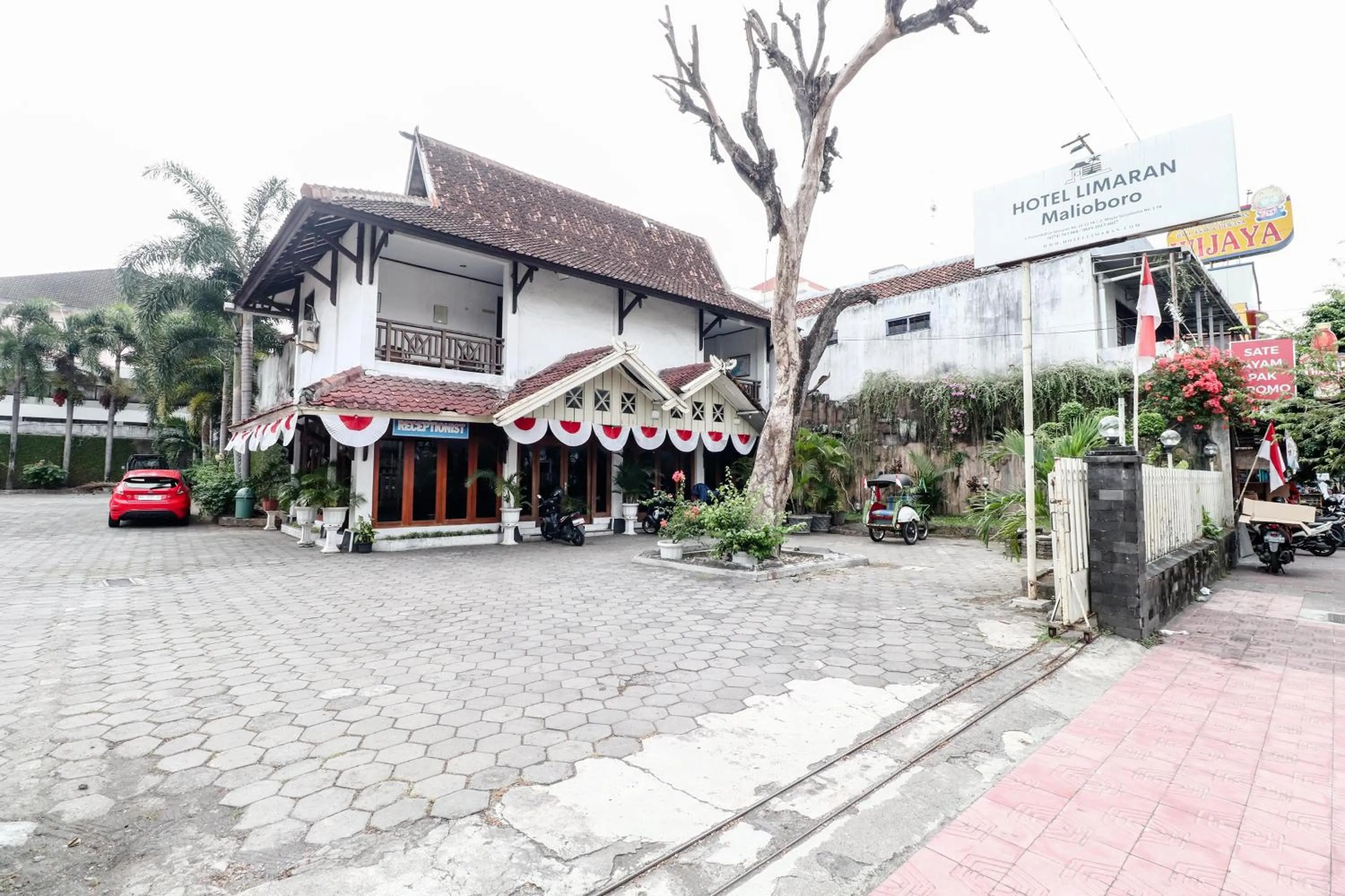 Property building in Hotel Limaran 1