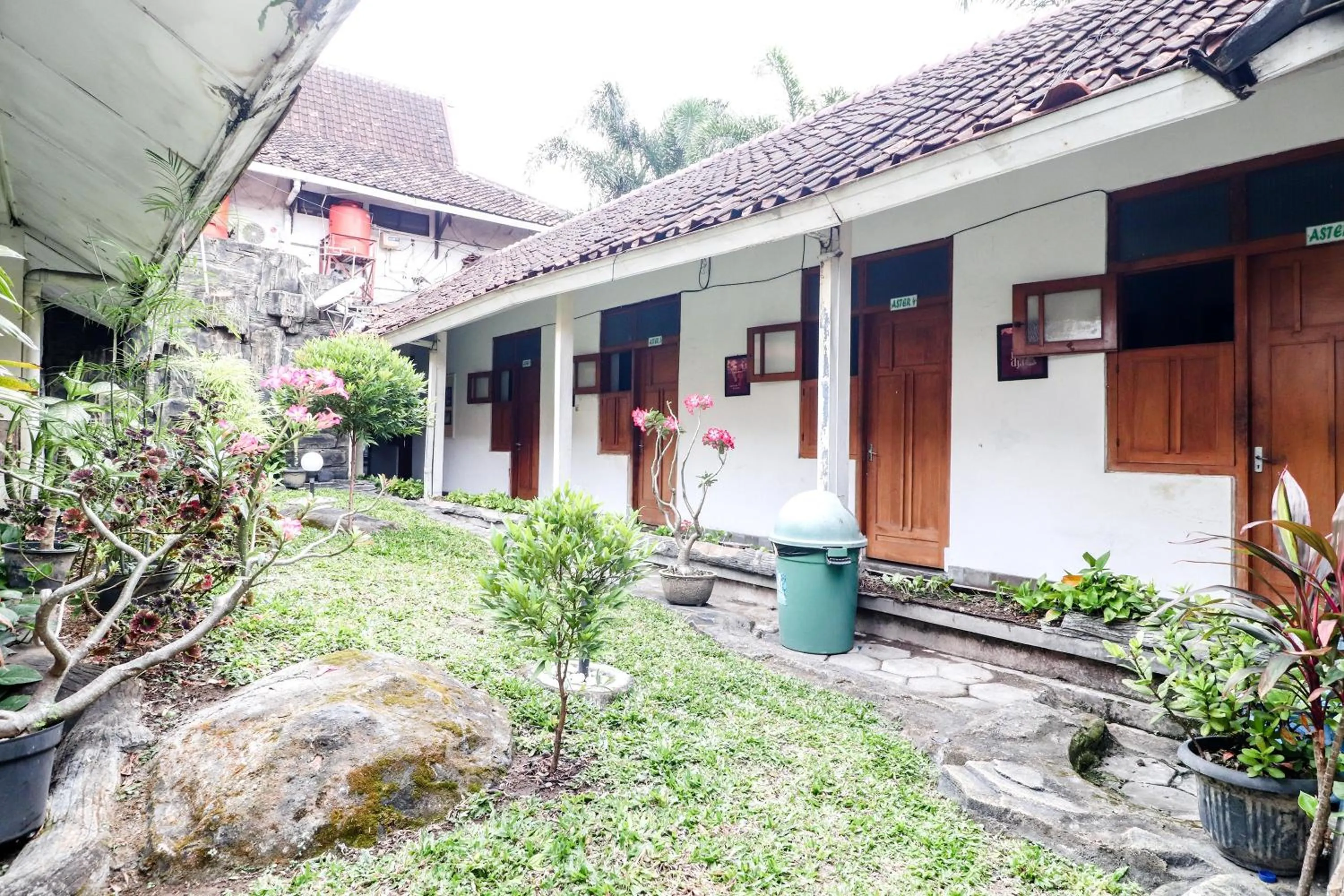 Property building in Hotel Limaran 1