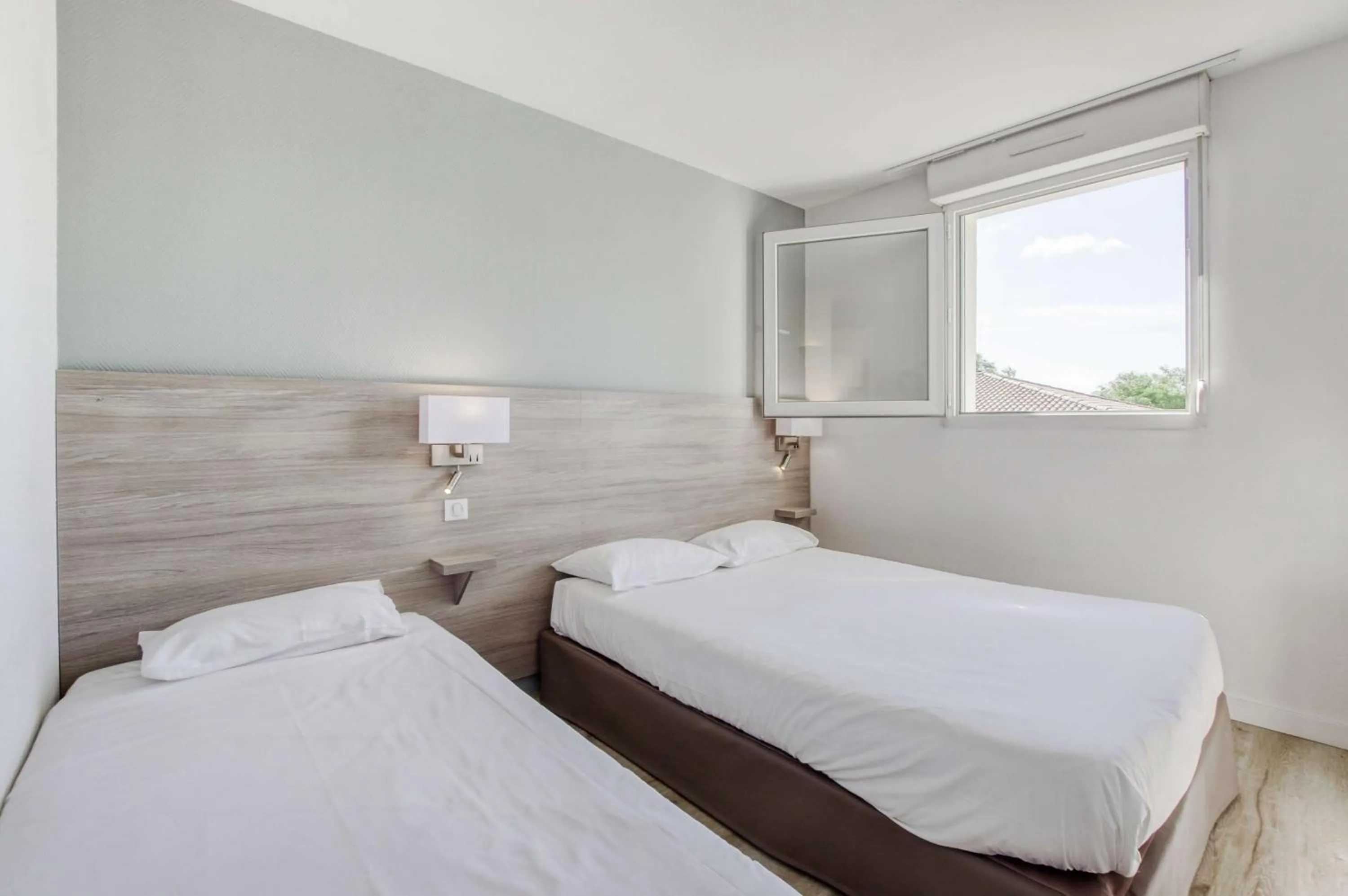 Bedroom, Bed in Brit Hotel Clermont-lʼHérault