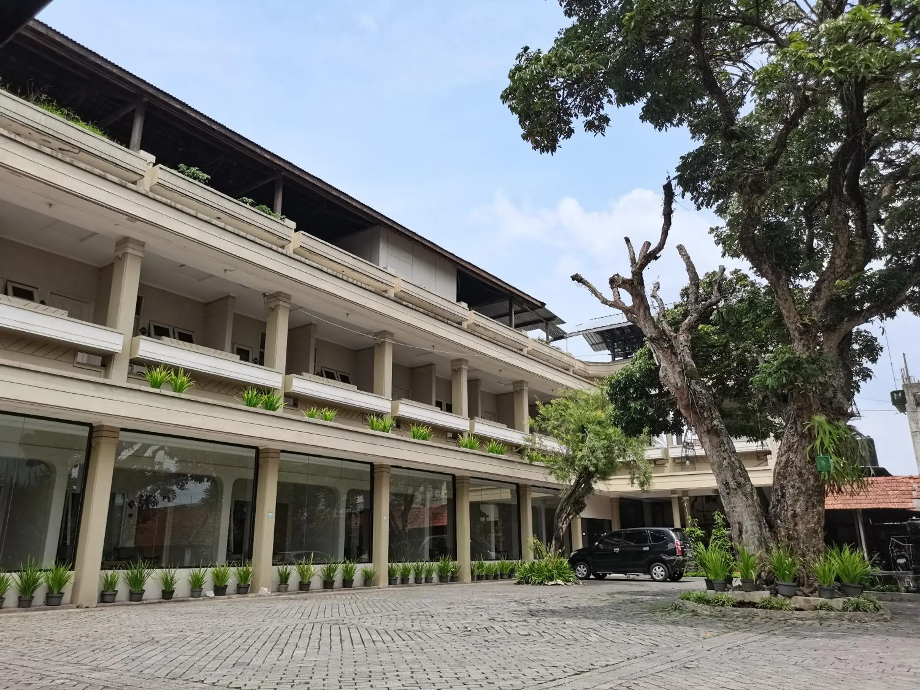Property Building in Hotel Catur