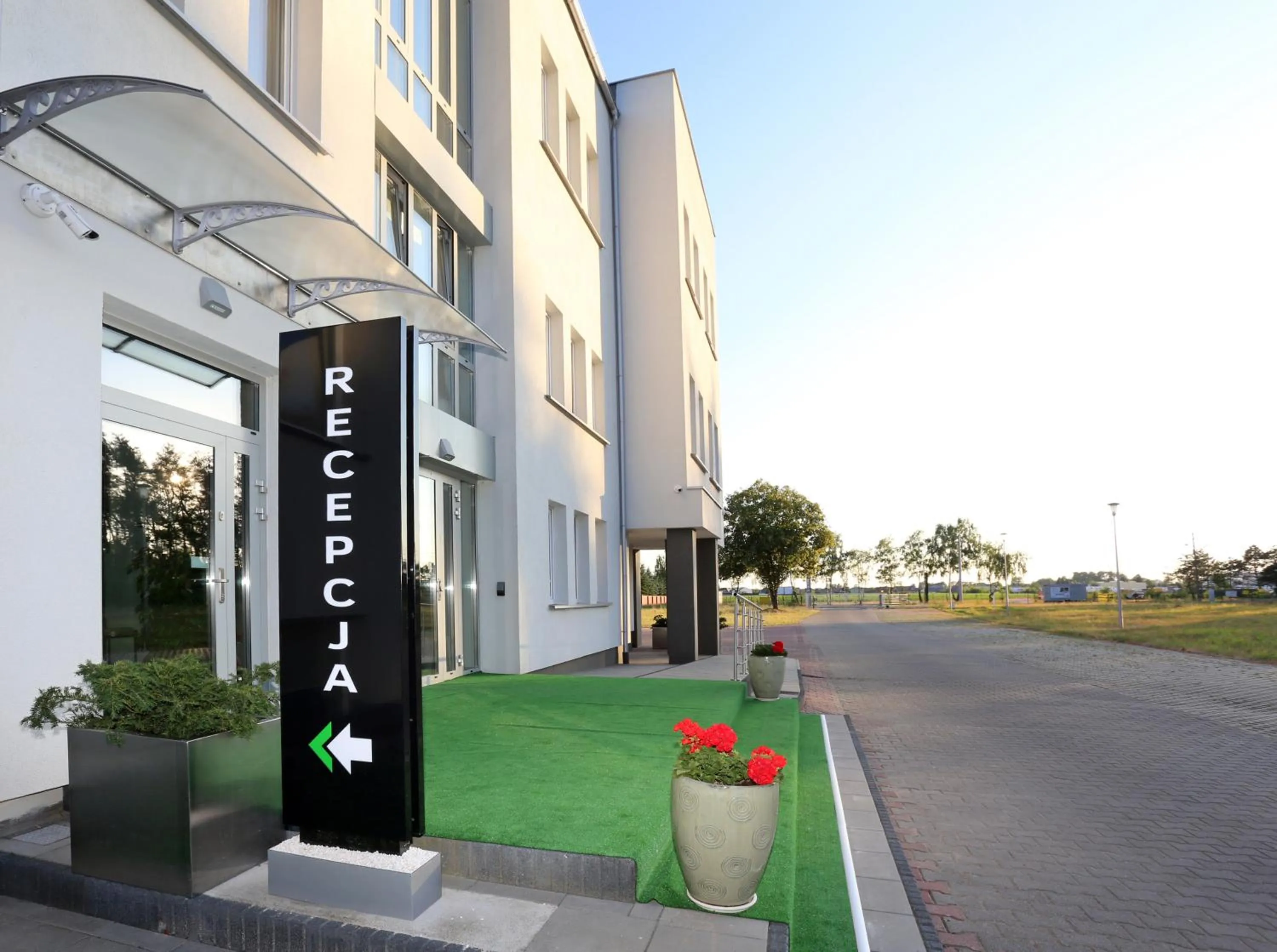 Facade/entrance in Poznań West Hotel - Airport