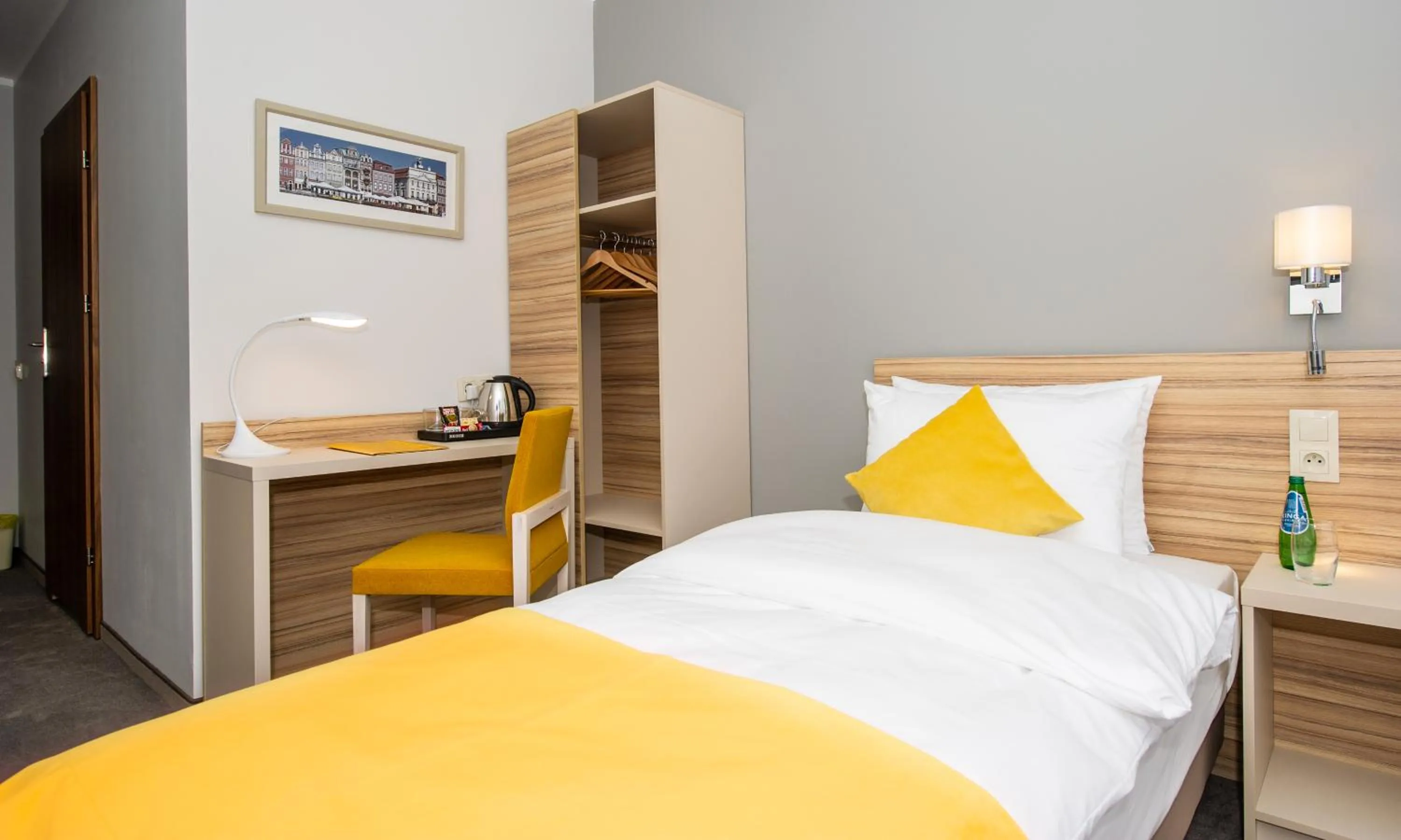 Bed in Poznań West Hotel - Airport