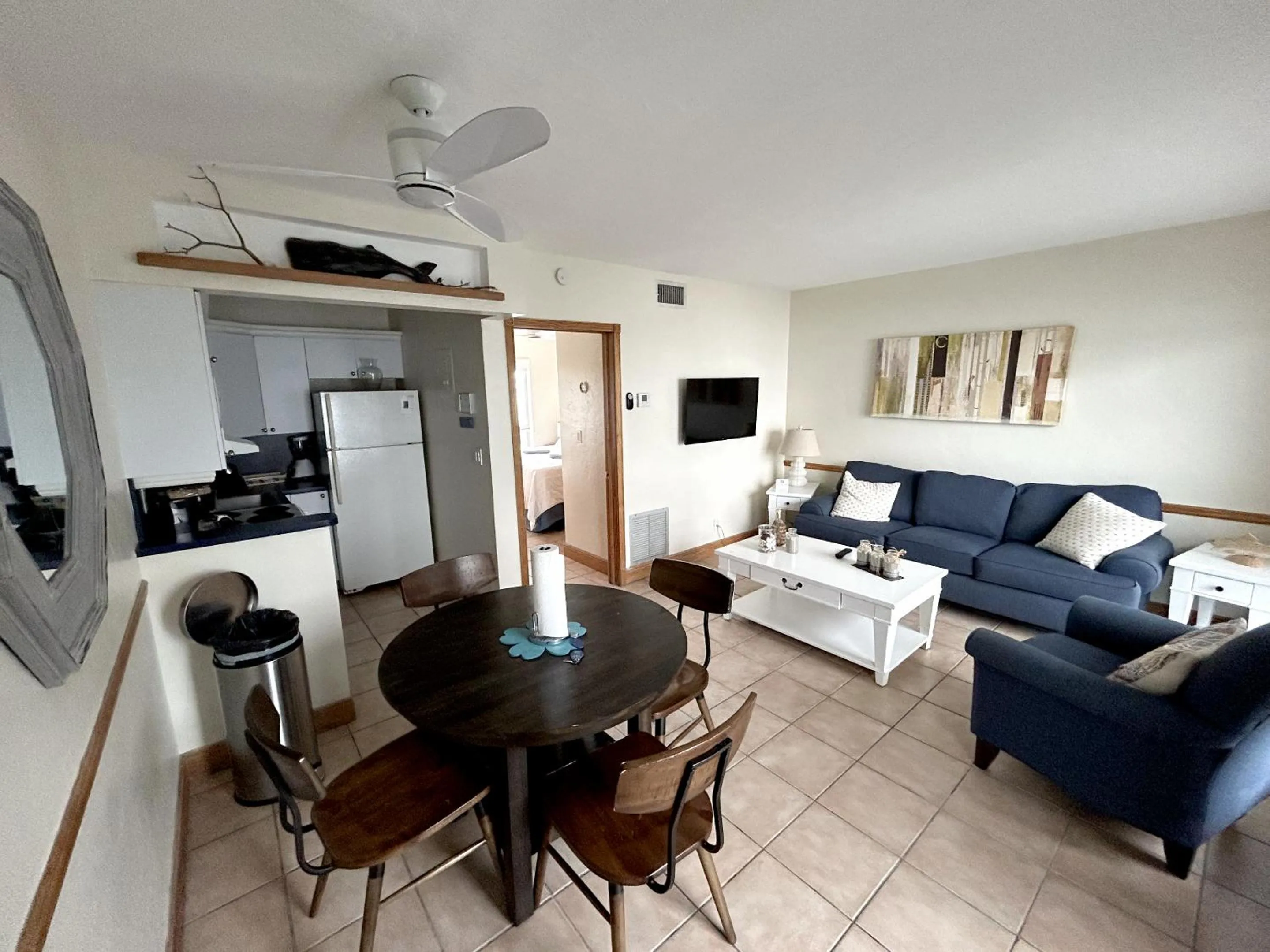 Dining area in Shore View Hotel