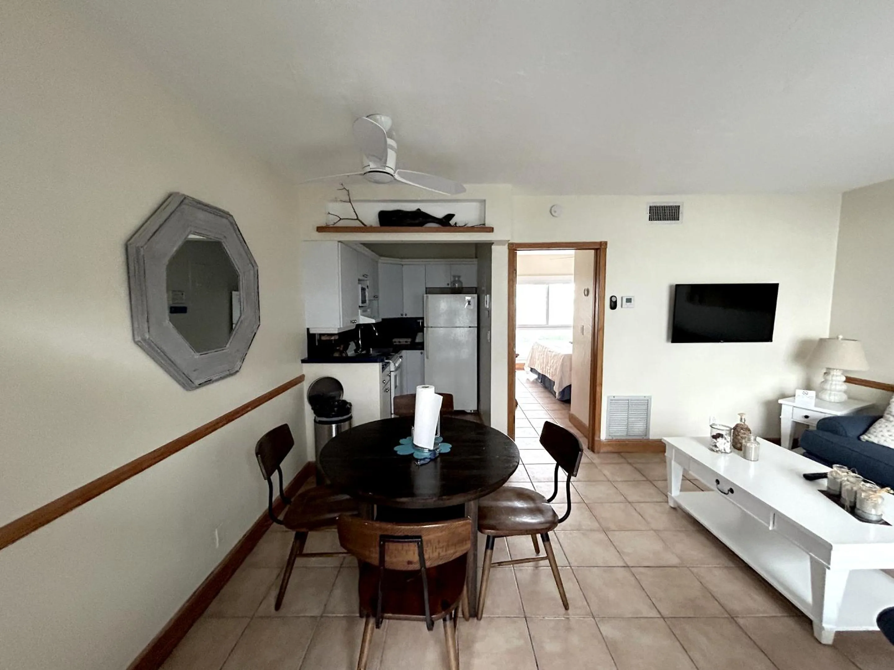 Dining area in Shore View Hotel