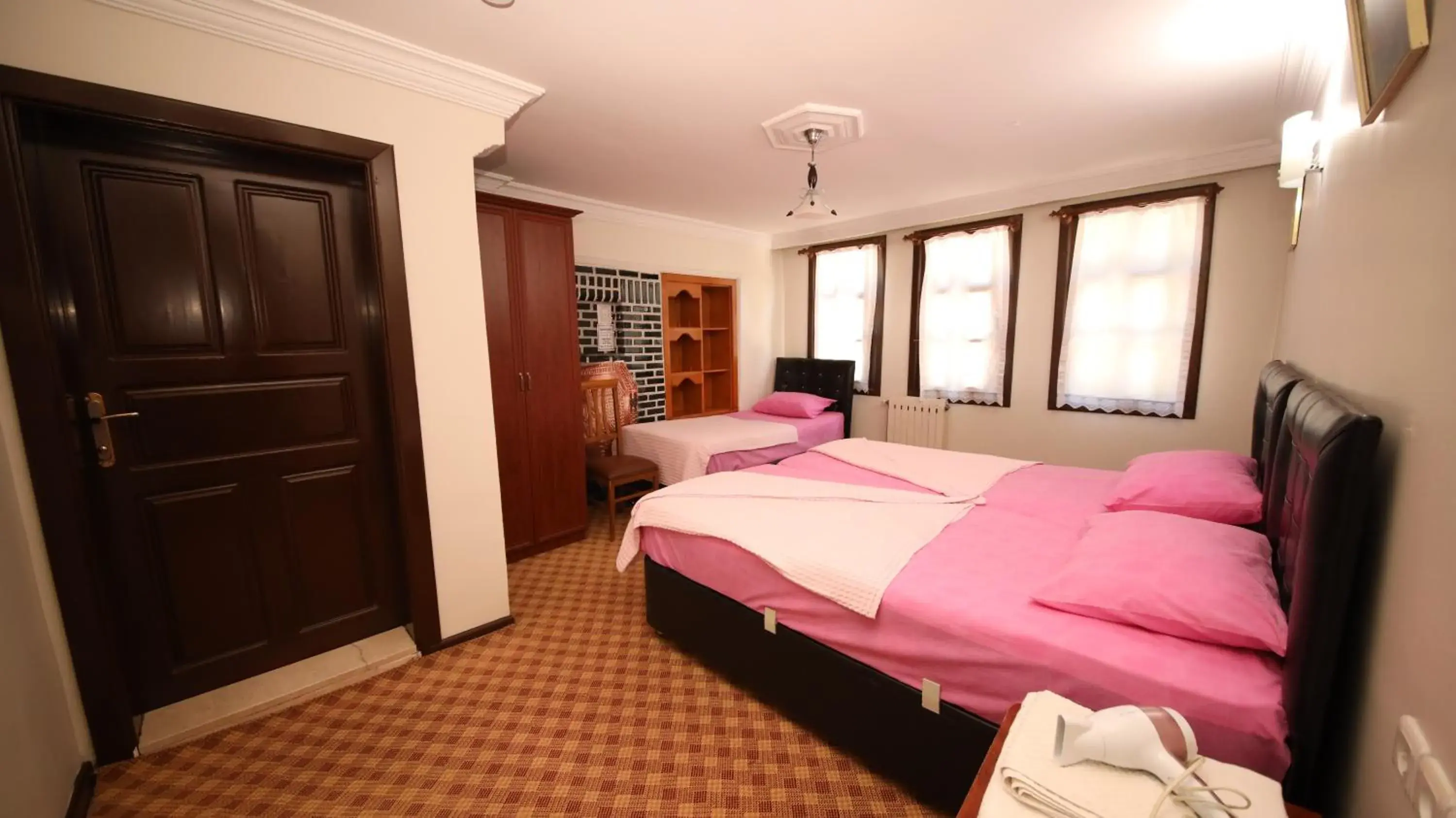 Standard Triple Room in Dibekönü Konak Standard Triple Room in Dibekönü Konak