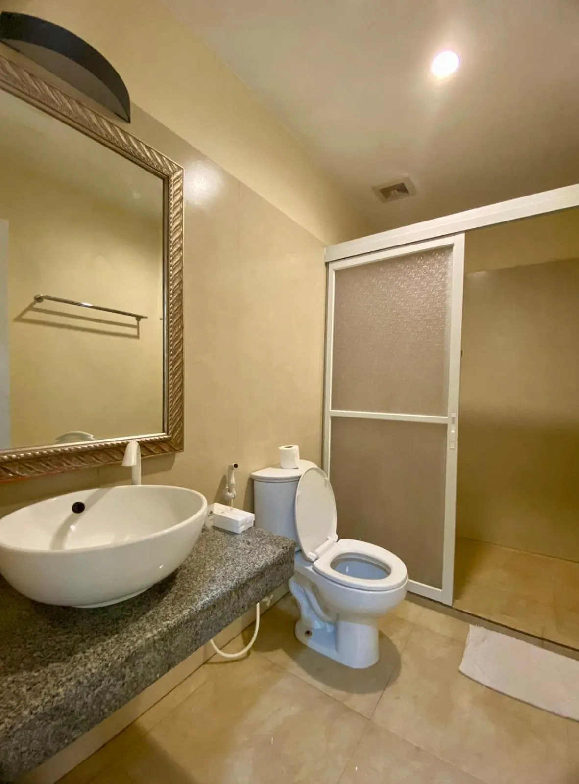 Shower in Panglao Regents Park Resort