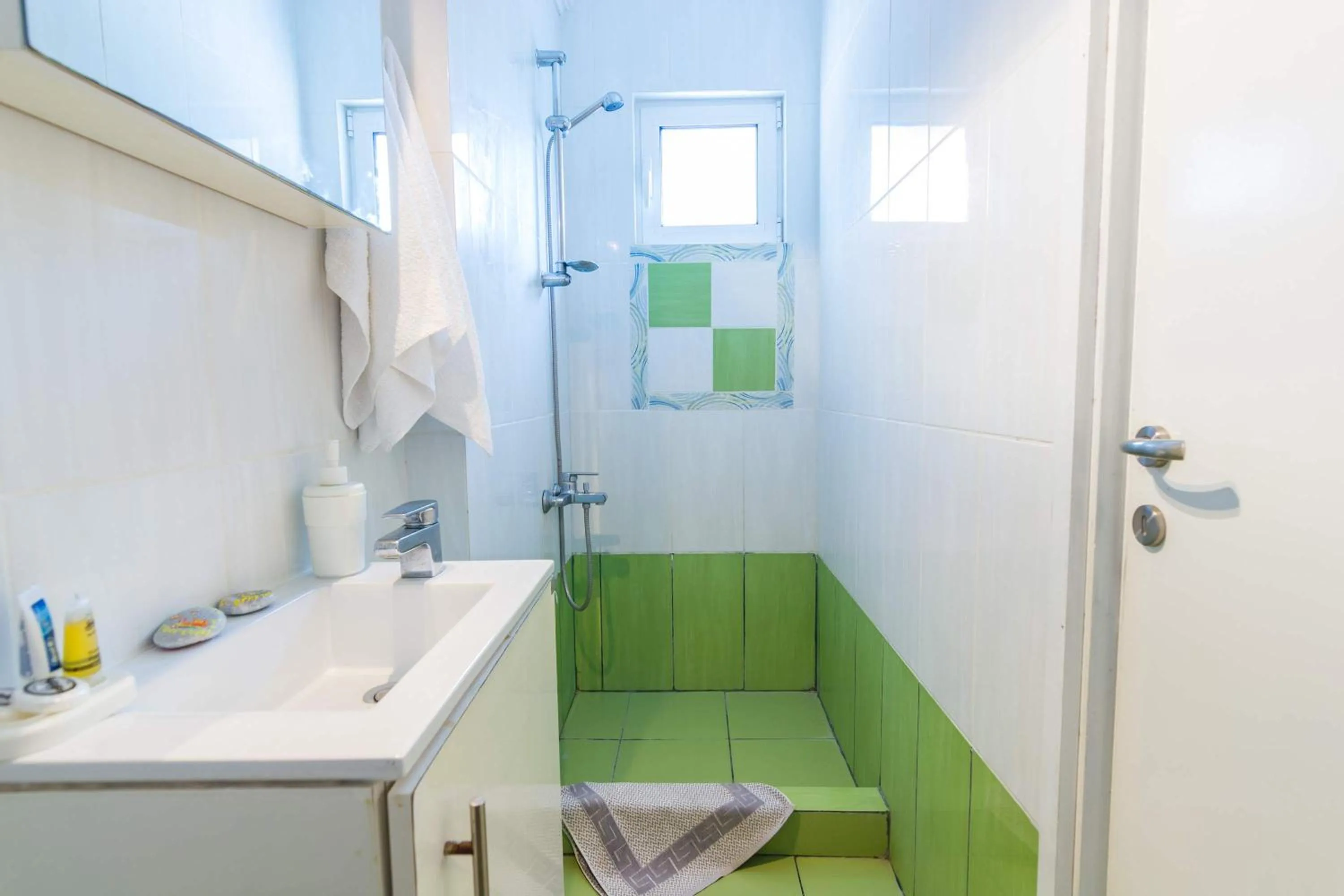 Shower in Stathopoulos Apartments