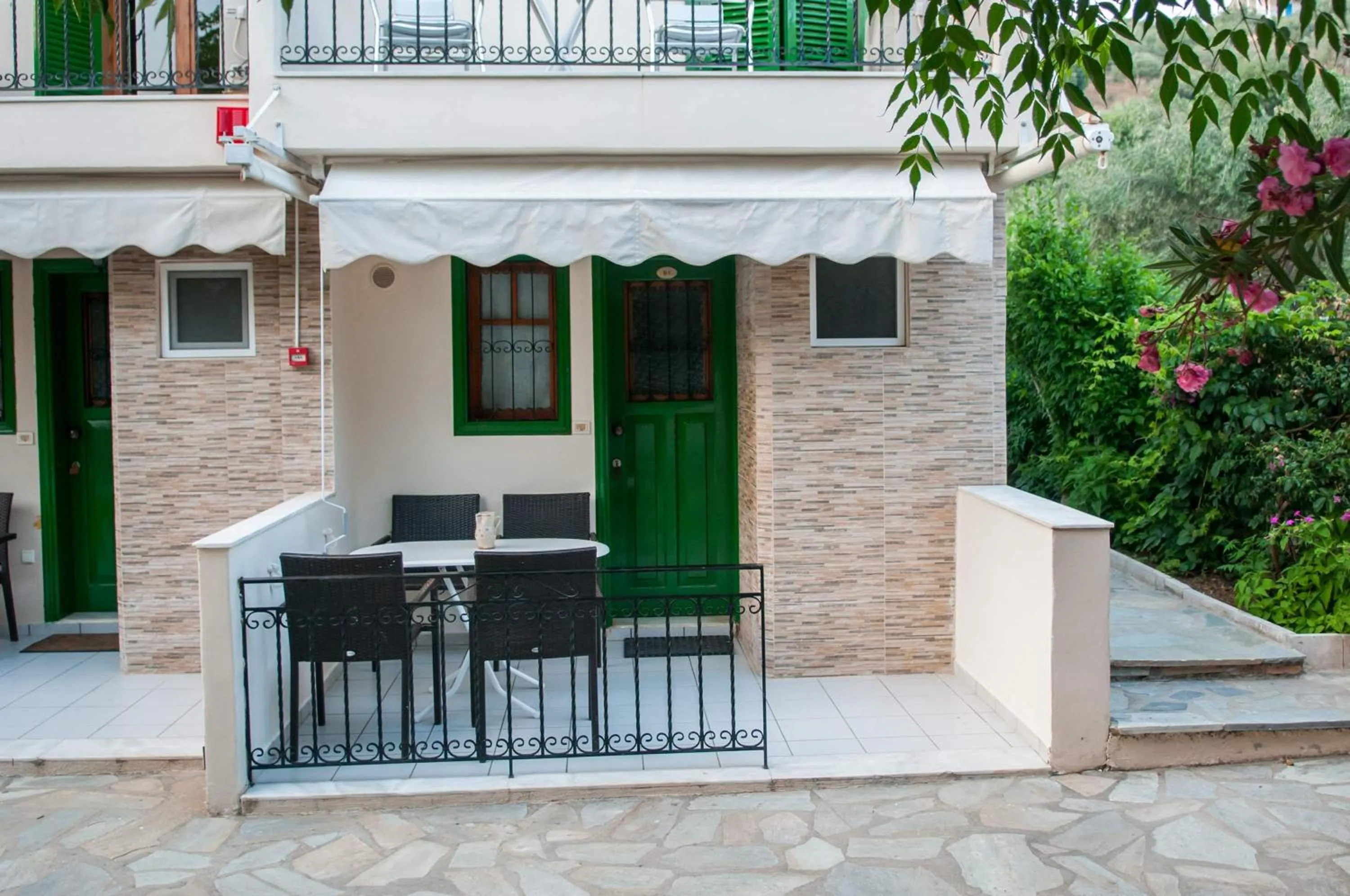 Facade/entrance in Stathopoulos Apartments