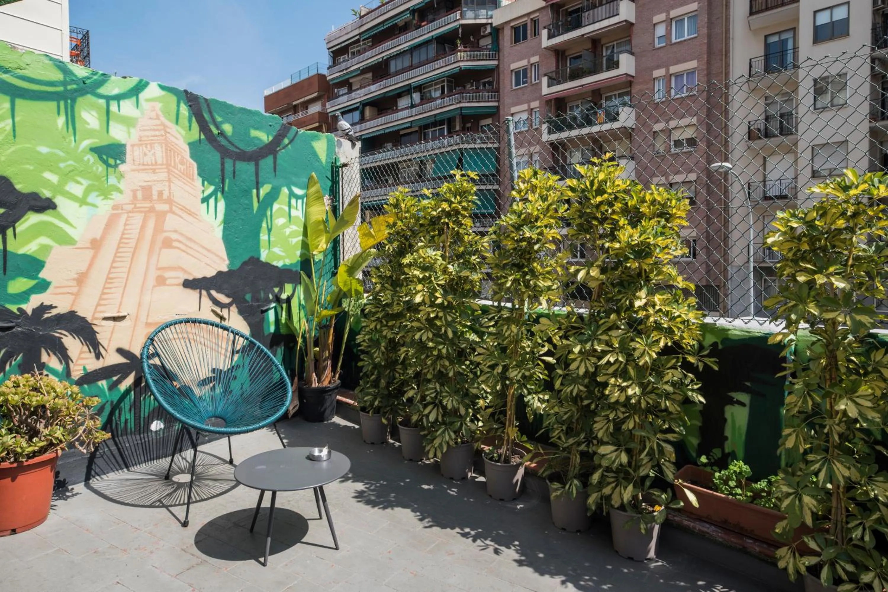 Patio in No Limit Hostel Graffiti