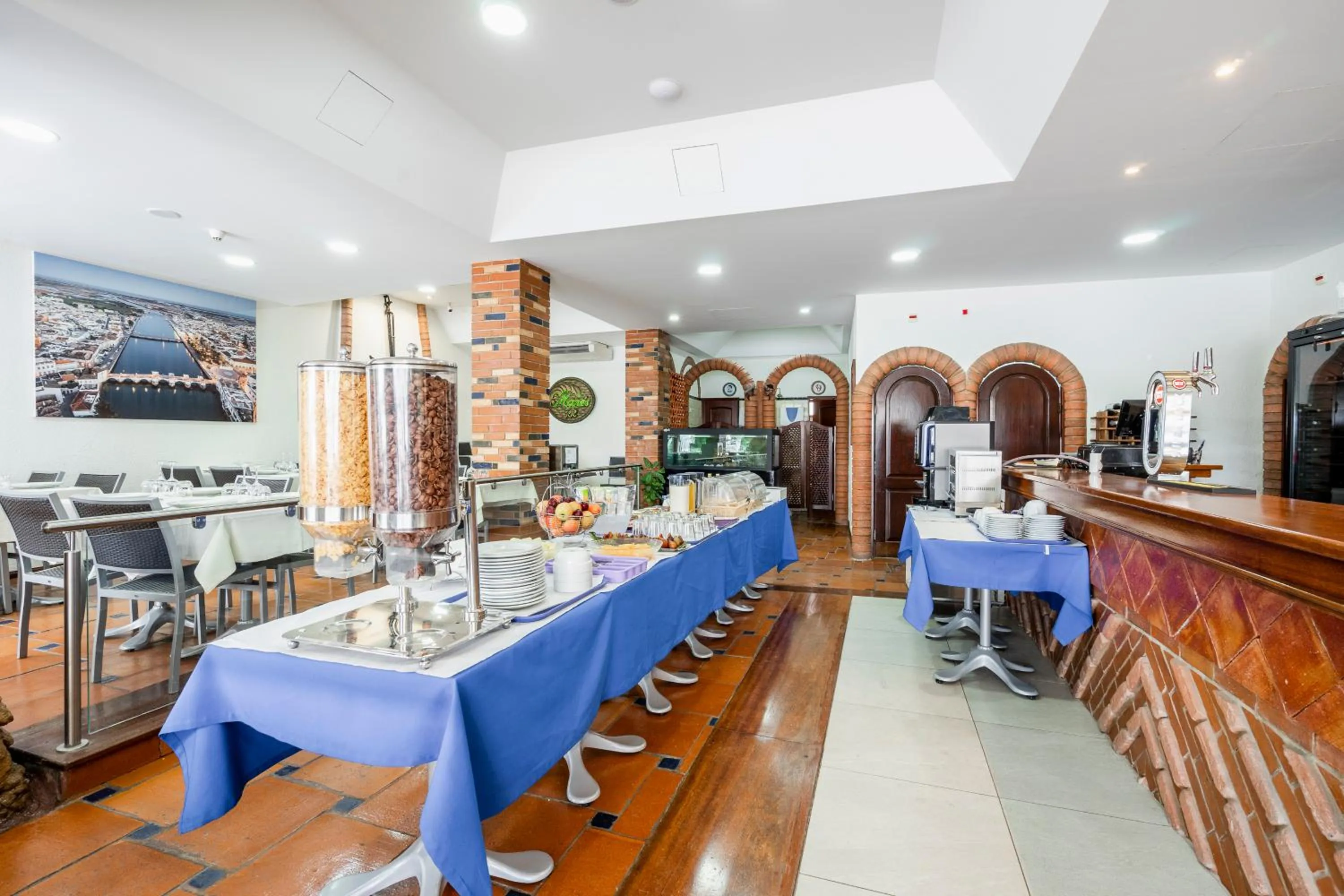 Buffet breakfast in Residencial Mares