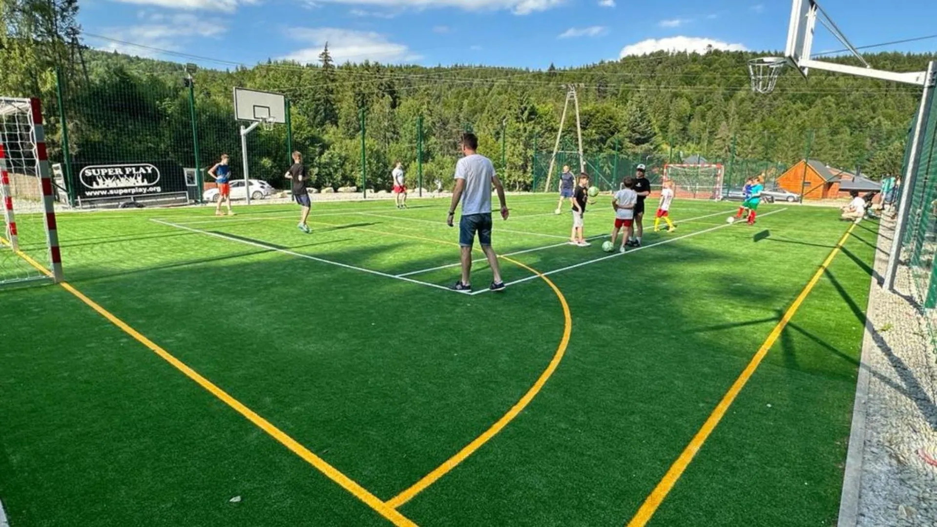 Tennis court in Hotel Czarny Potok Resort SPA & Conference
