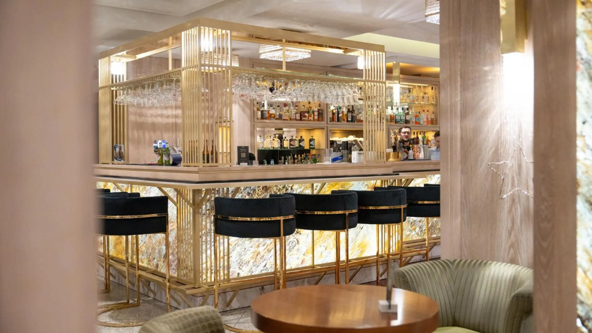 Lounge or bar in Hotel Czarny Potok Resort SPA & Conference