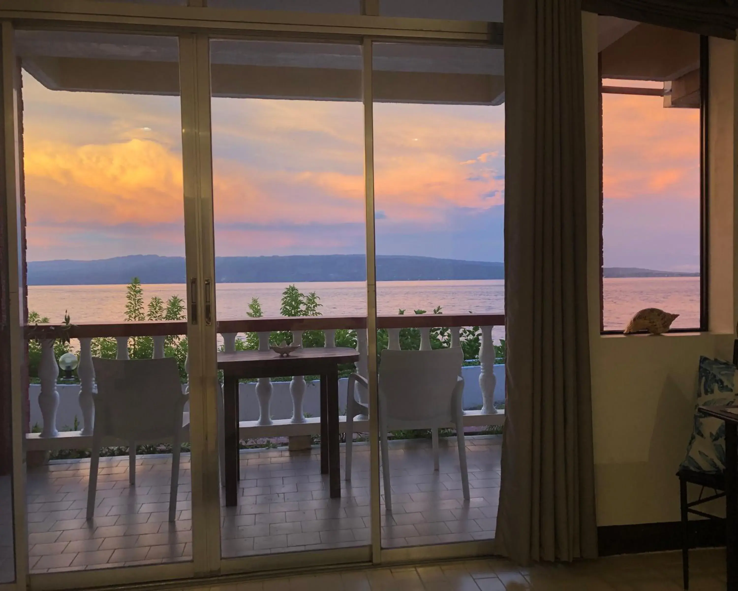 Family Room with Sea View in Wuthering Heights Bed & Breakfast by the Sea Family Room with Sea View in Wuthering Heights Bed & Breakfast by the Sea