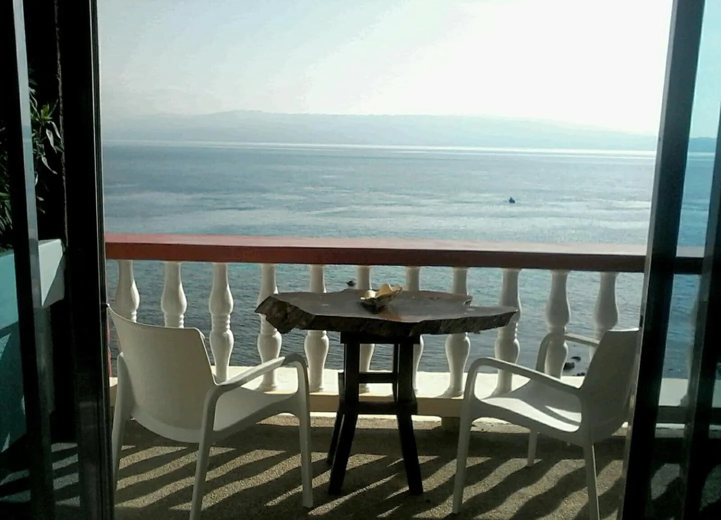 Balcony/Terrace in Wuthering Heights Bed & Breakfast by the Sea