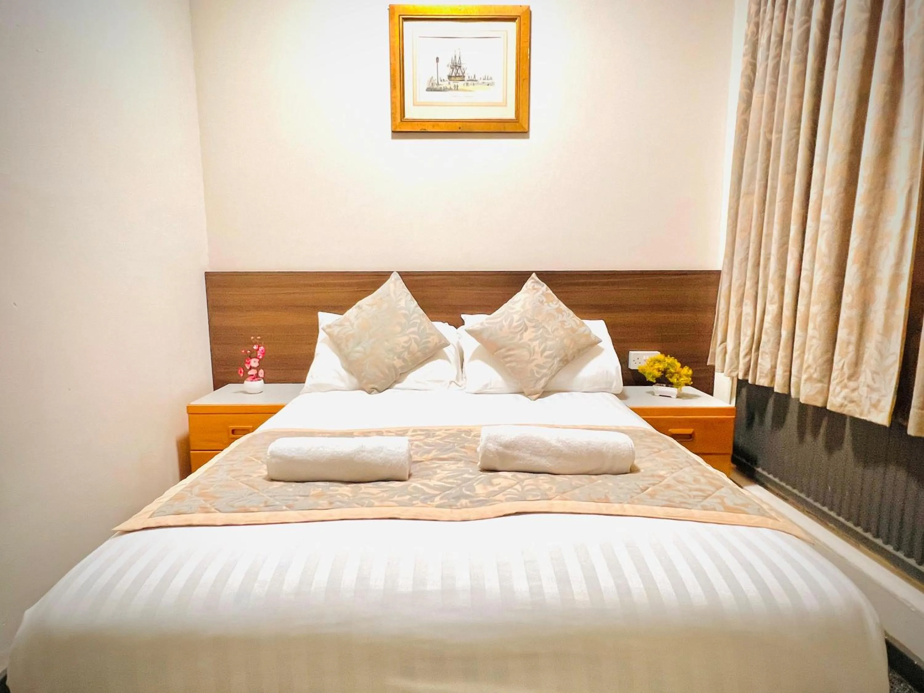 Bed in Grainger House Hotel