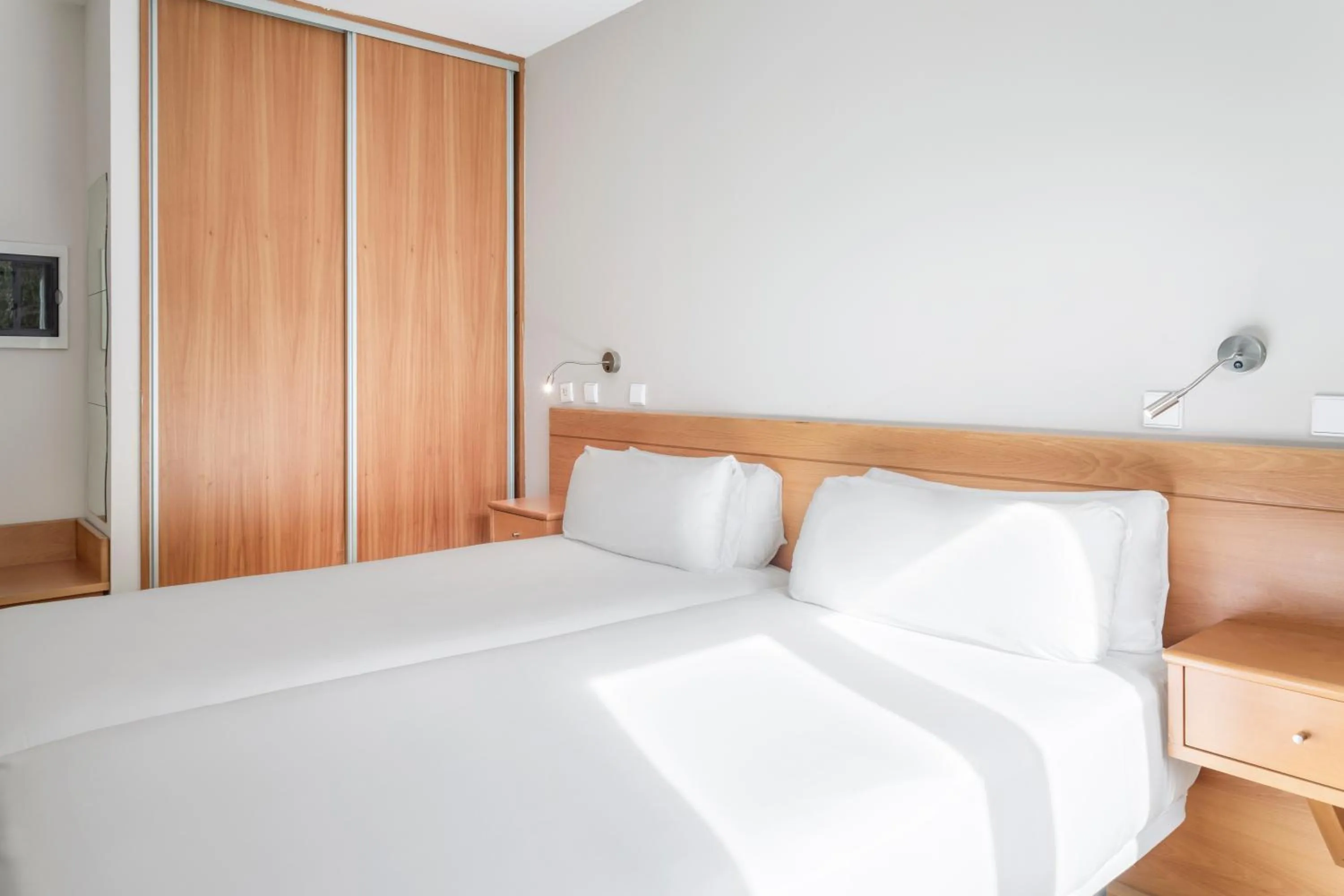 TV and multimedia, Bed in B&B HOTEL Braga Lamacaes