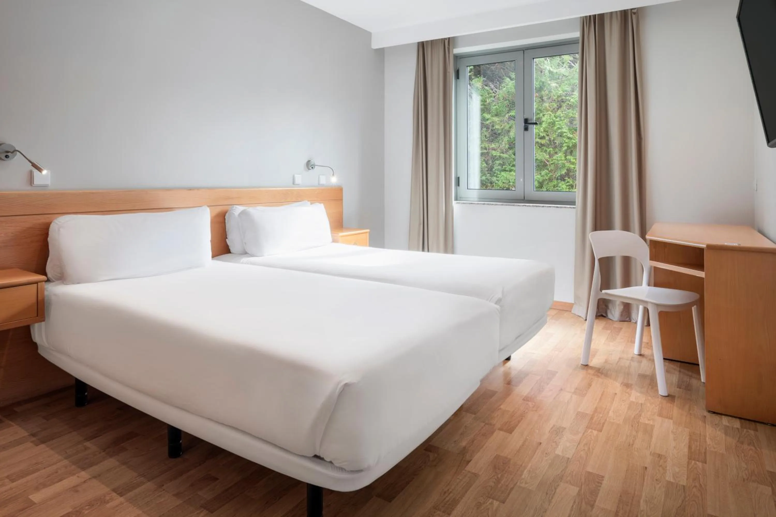 TV and multimedia, Bed in B&B HOTEL Braga Lamacaes