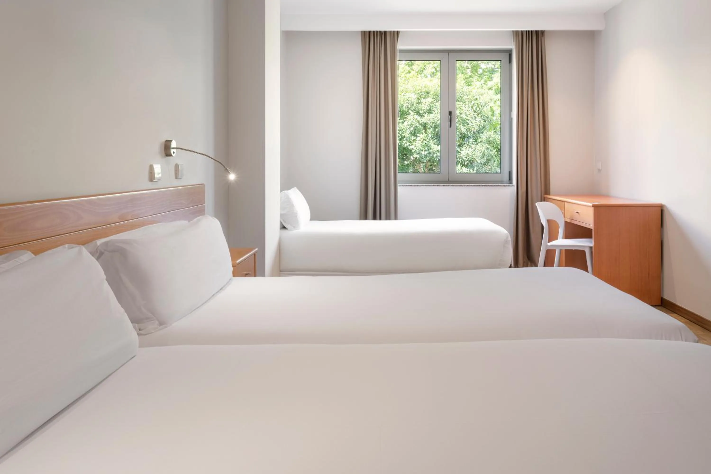 TV and multimedia, Bed in B&B HOTEL Braga Lamacaes