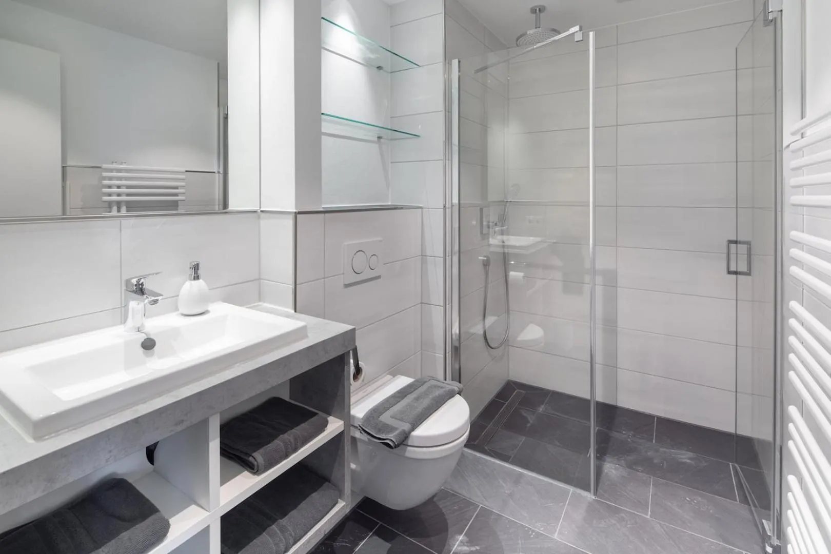Shower in Apartmenthaus B3