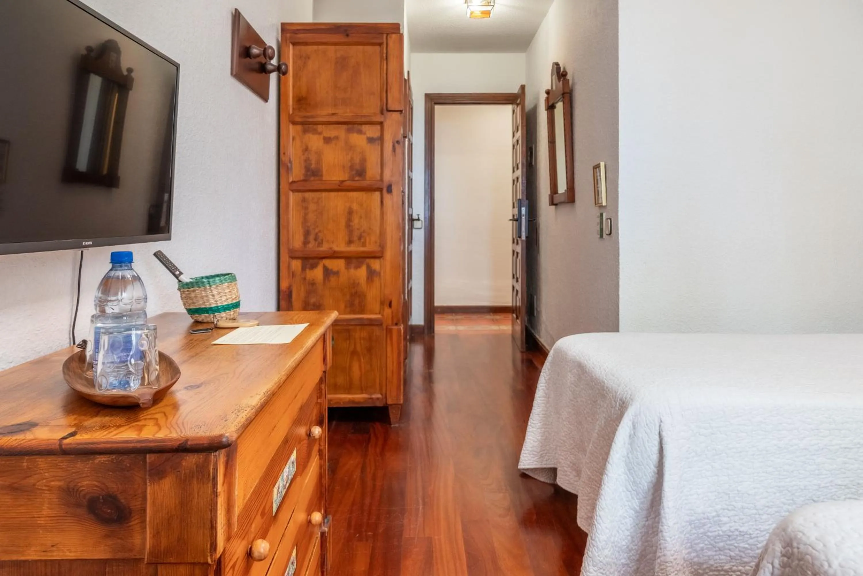 TV and multimedia, Bed in Hotel Rural El Refugio - Solo Adultos