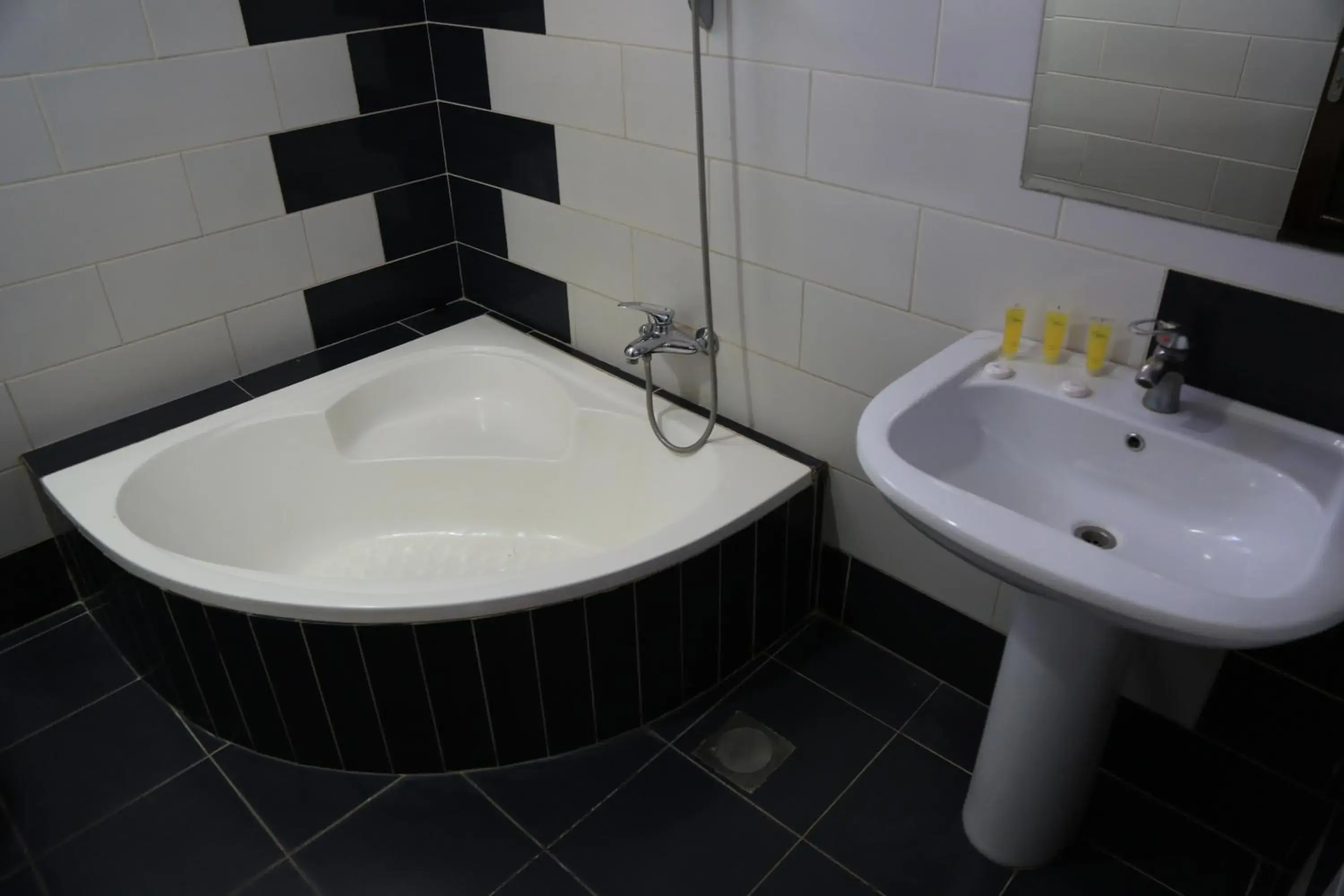 Budget Single Room - single occupancy in Ajnadeen Hotel Budget Single Room - single occupancy in Ajnadeen Hotel