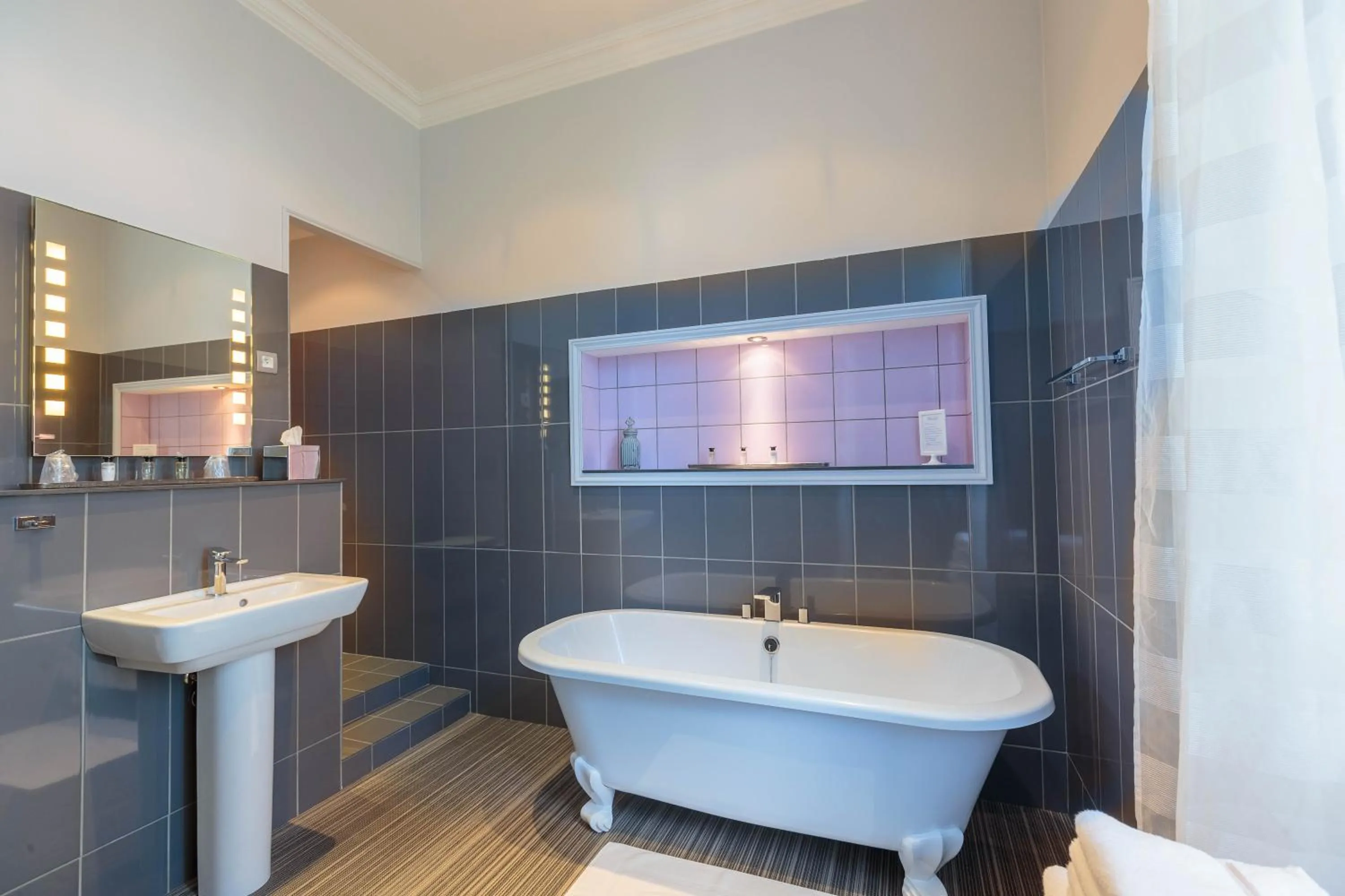Bathroom in Hôtel Château de Didonne