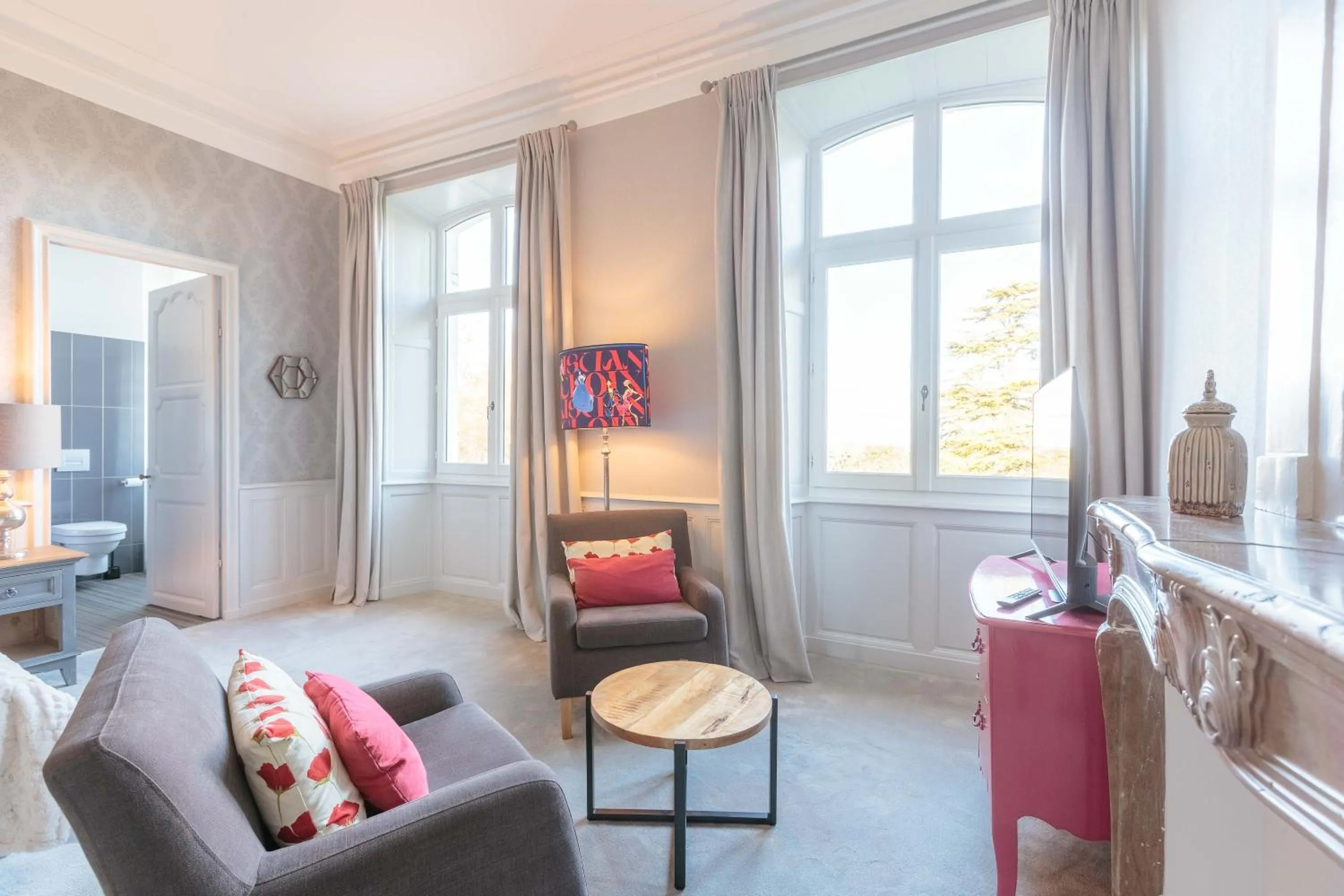 Seating area in Hôtel Château de Didonne