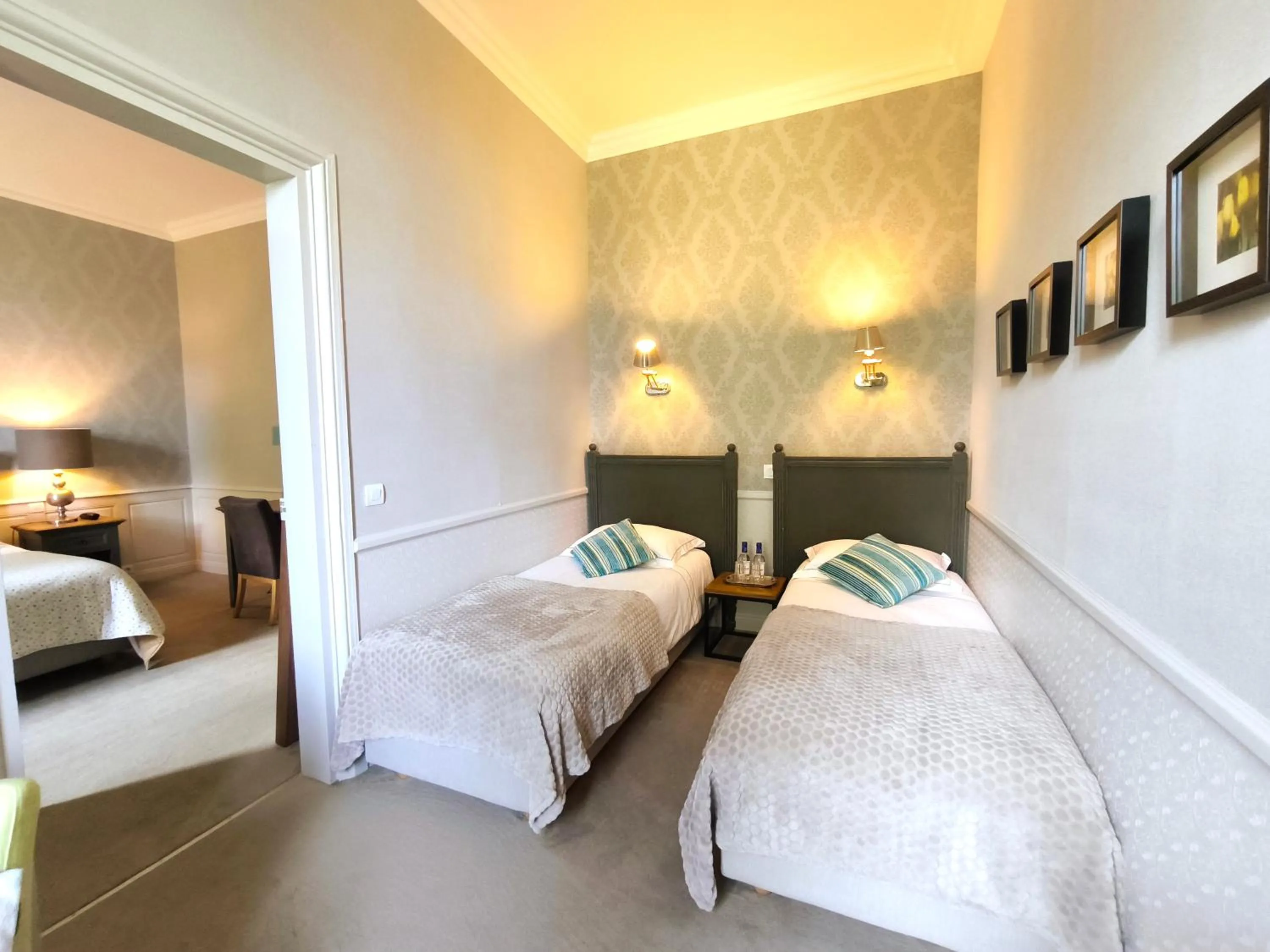 Bedroom, Bed in Hôtel Château de Didonne