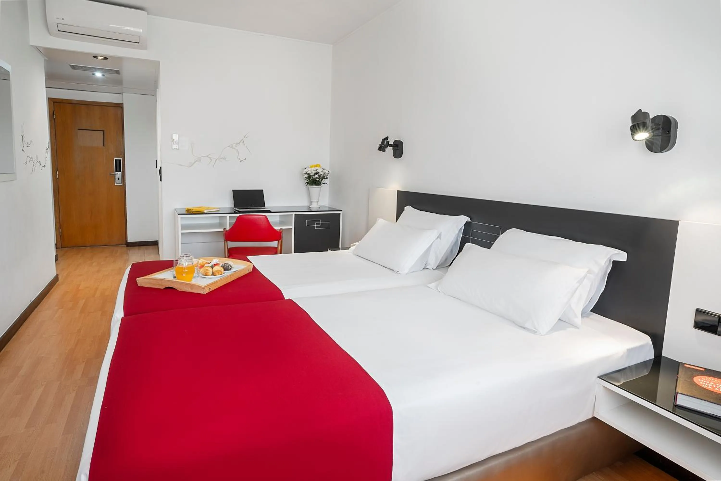 Bedroom, Bed in Hotel Amadeos - Matosinhos - Porto