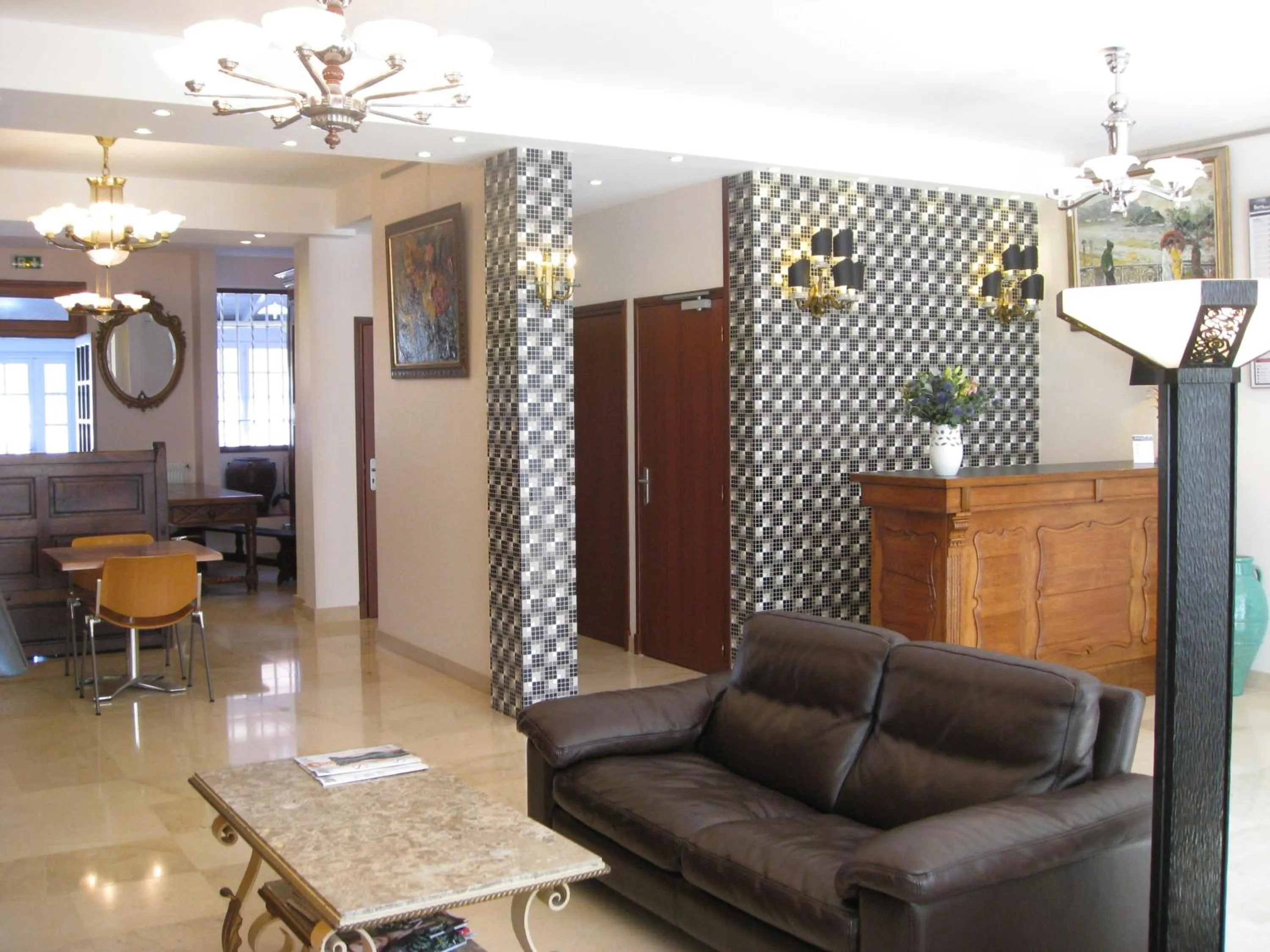 Lobby or reception in Hotel Barnetche