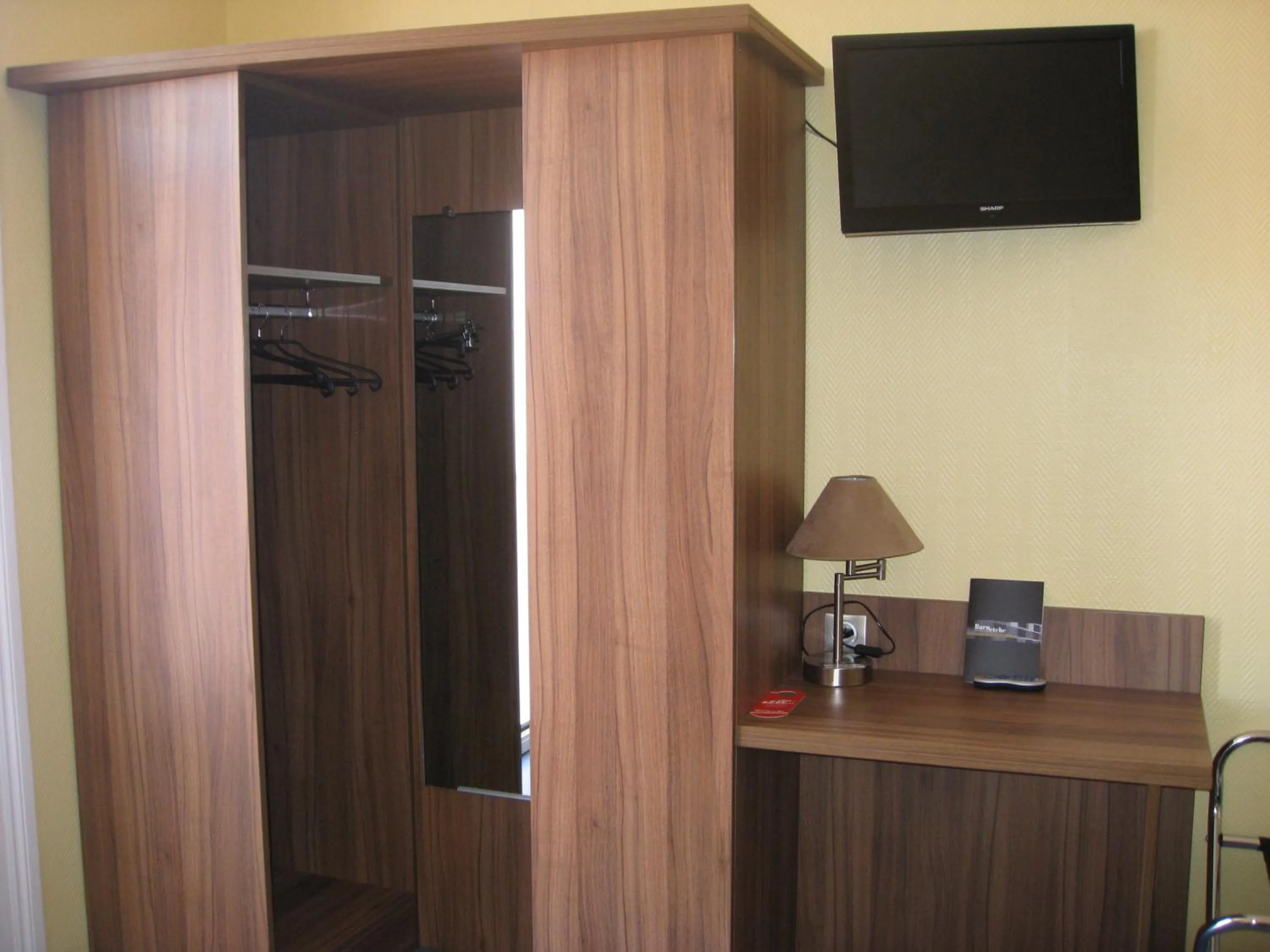 Photo of the whole room in Hotel Barnetche