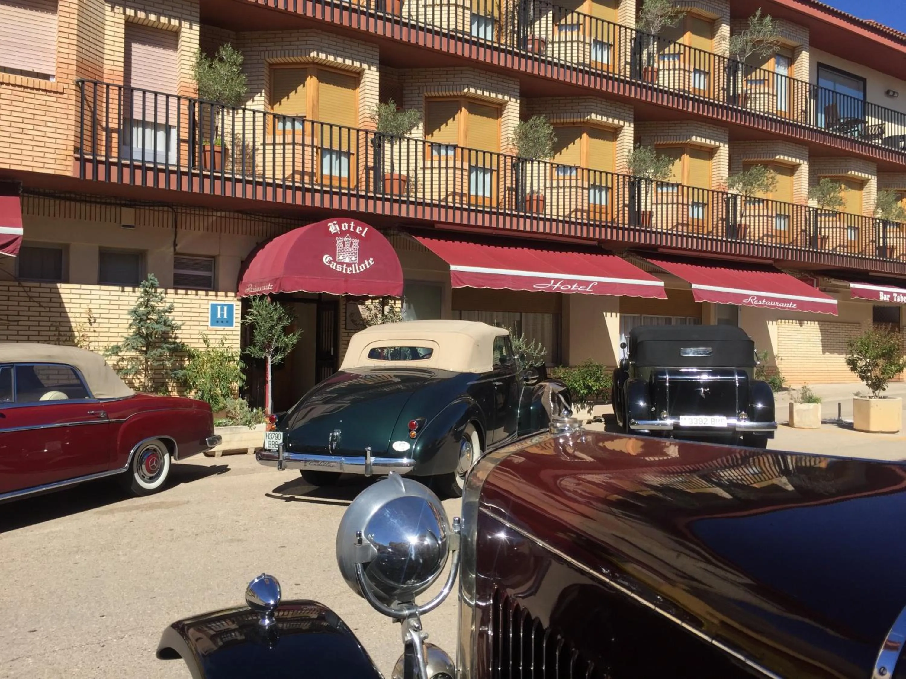 Facade/entrance in Hotel Castellote