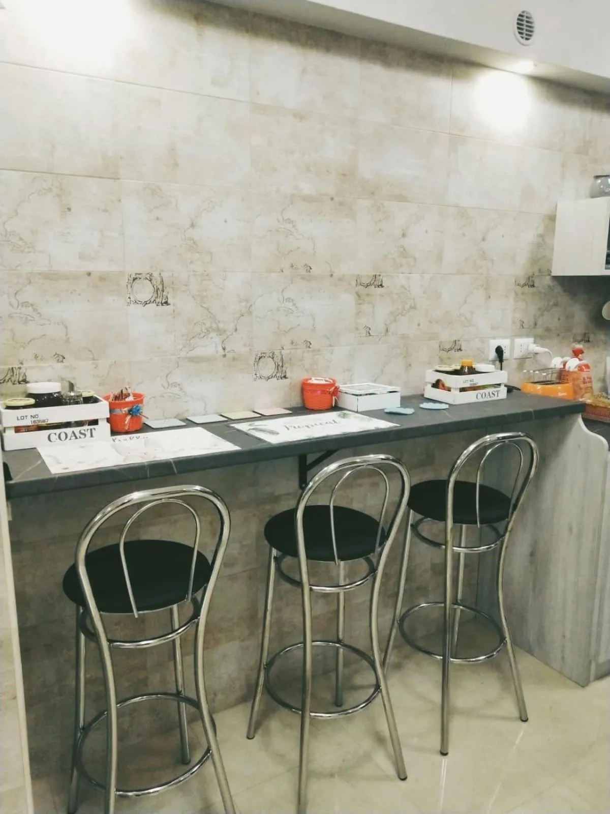 Kitchen/Kitchenette in Seven Miracles Inn