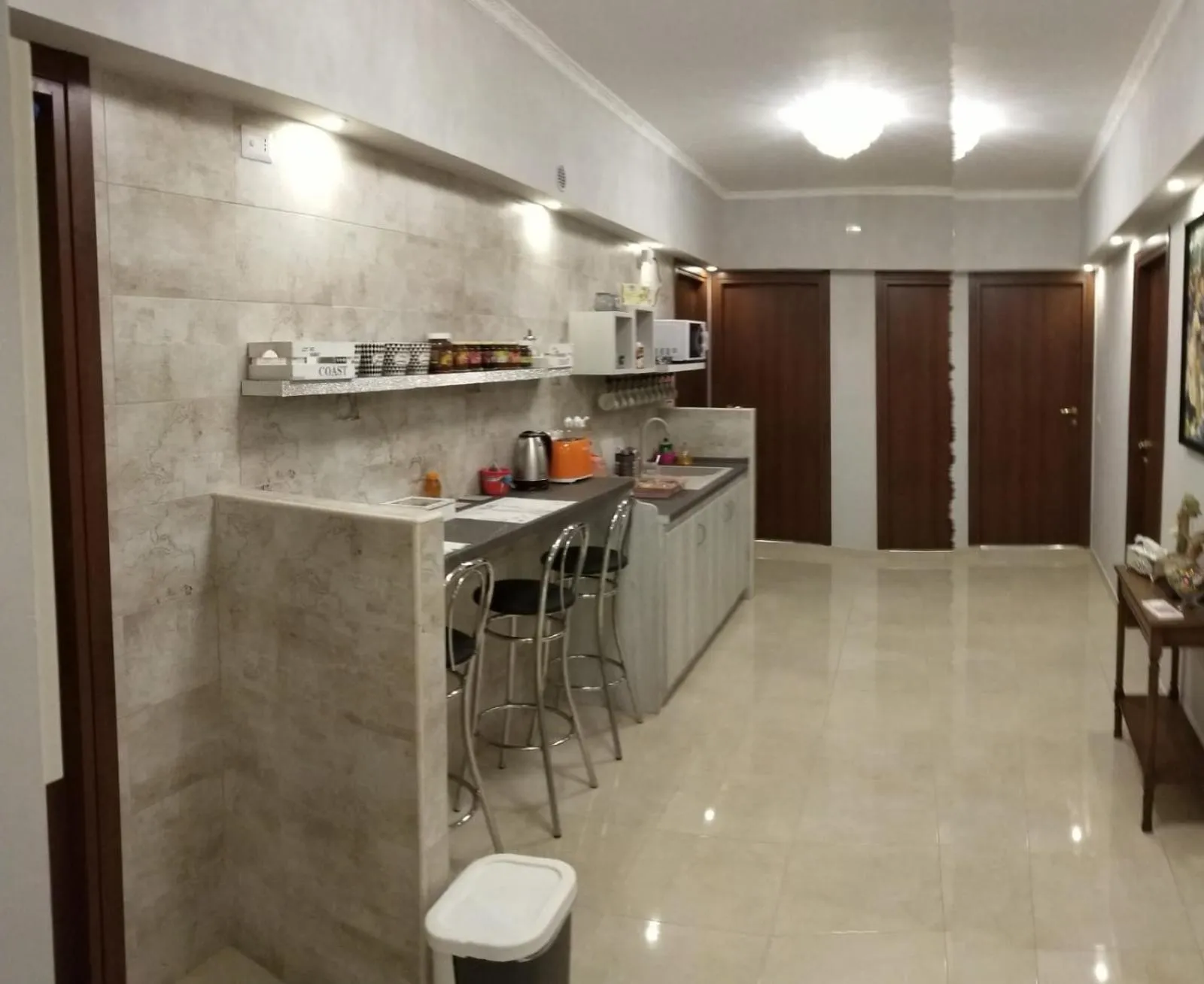 Kitchen/Kitchenette in Seven Miracles Inn